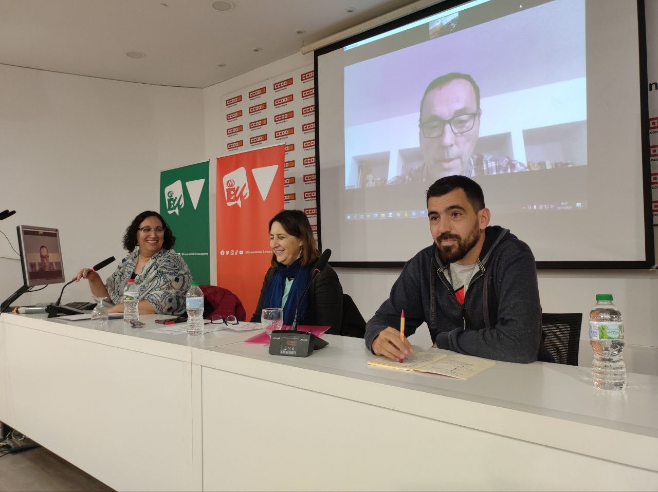 Pedro Mario Pardo, regidor d'EUPV al Campello (l'Alacantí) a la dreta de la imatge