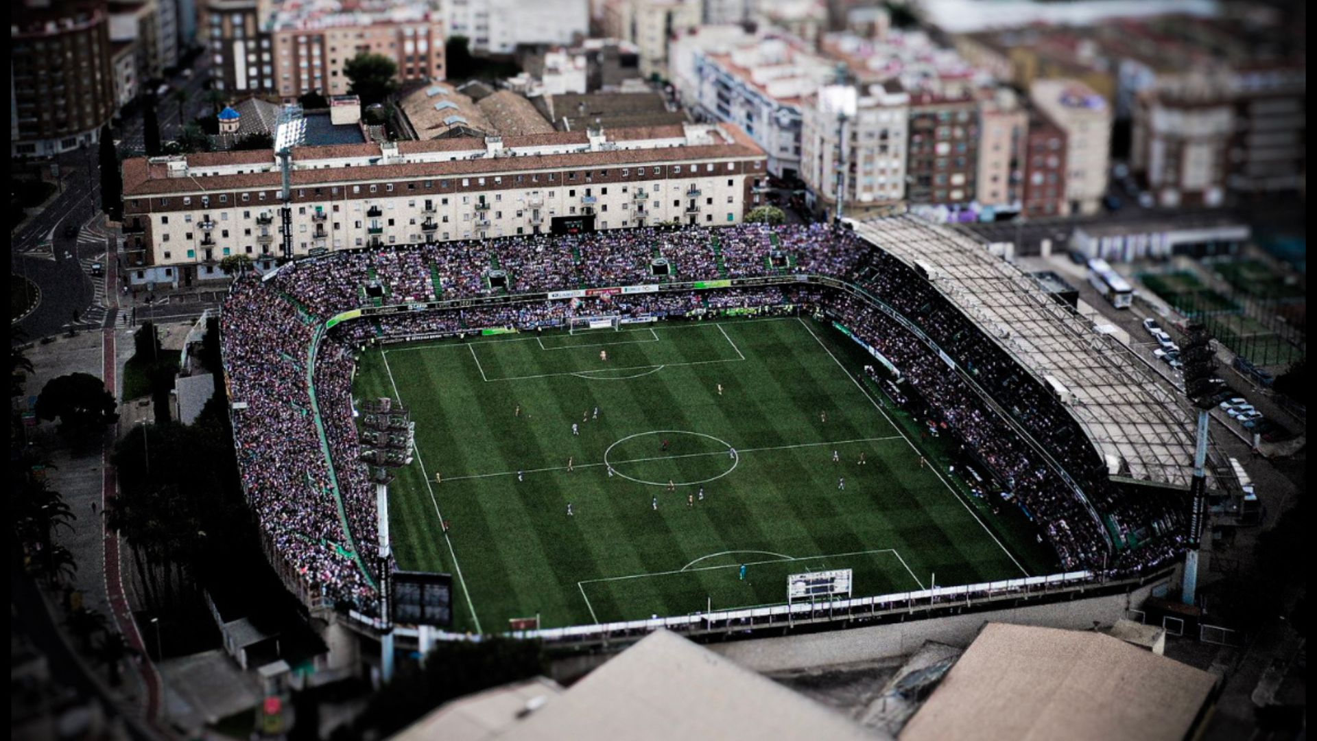 La compra de l'estadi de Castàlia, l'ascens de categoria i l'estabilitat financera els temes que damunt la taula de Bob Voulgaris, amo del CE Castelló | @haralabob X