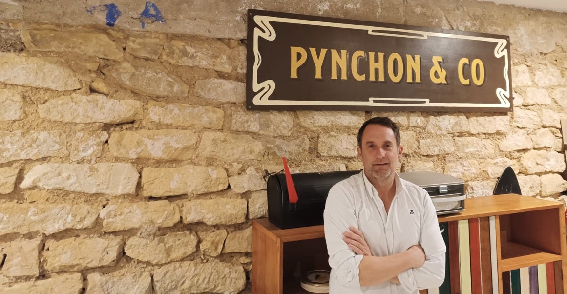 Manuel Asín, propietari de la llibreria Pynchon & Co d'Alacant
