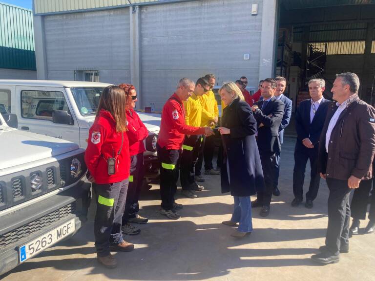 la consellera de Justícia, Elisa Núñez, presentant les  «32 unitats mòbils noves» de prevenció d'incendis en una imatge difosa per la mateixa conselleria