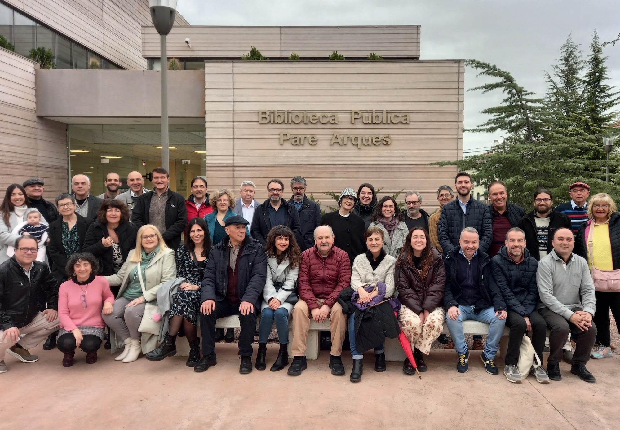 Participants de la II Trobada d'Escriptors de l'Alcoià i el Comtat, a Cocentaina