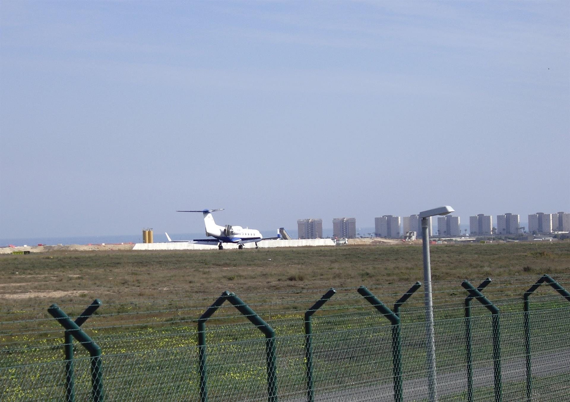 Aterratge a l'Aeroport d'Elx-Alacant, a la pedania de l'Altet / Europa Press