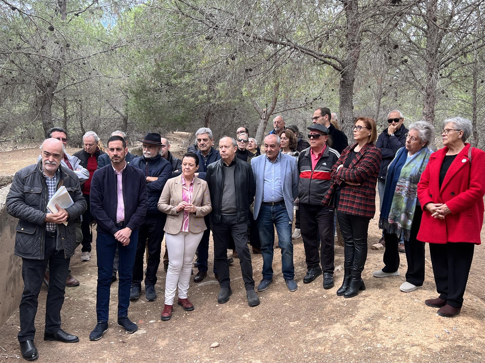 Familiars de víctimes, polítics, sindicats i personalitats de la cultura protesten contra la proposició de Llei de concòrdia davant del Paretó de Paterna | EP