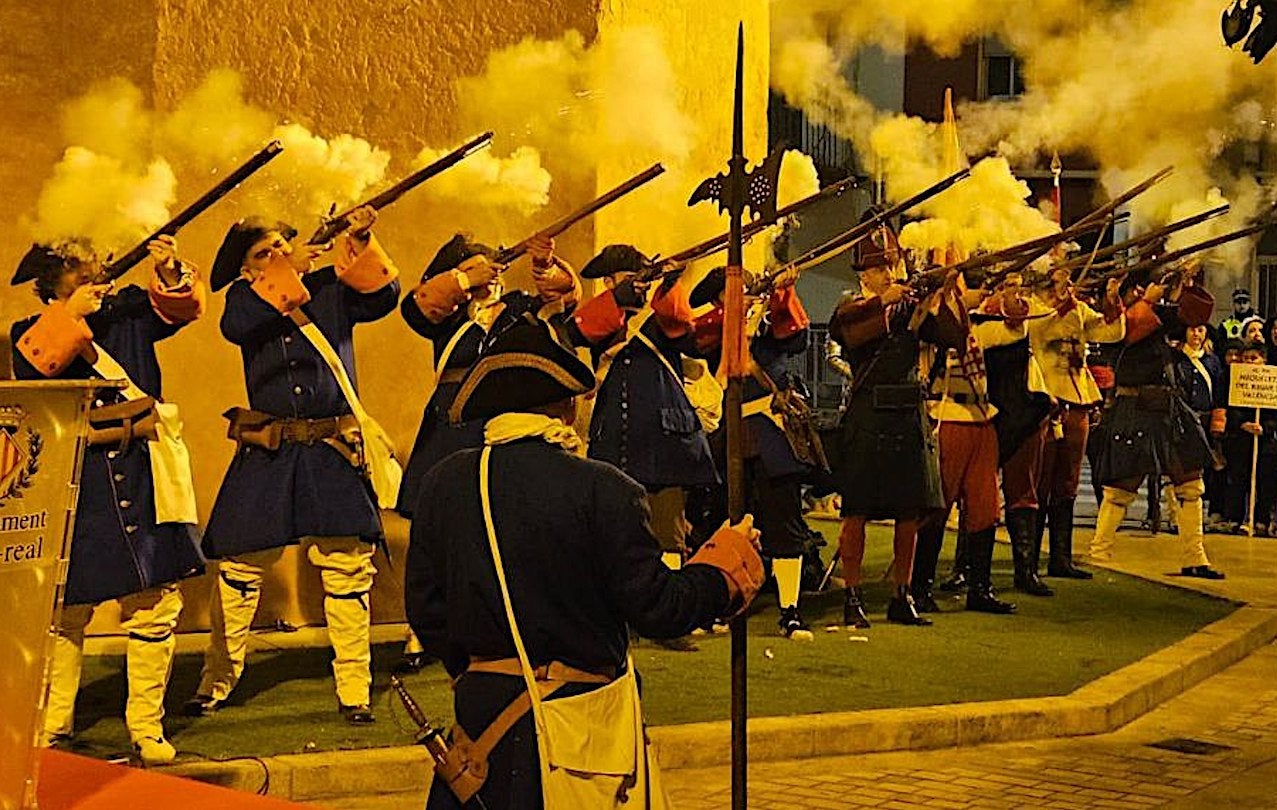 Recreació històrica davant la Torre Motxa de Vila-real durant la Marxa Cívica | AC Socarrats