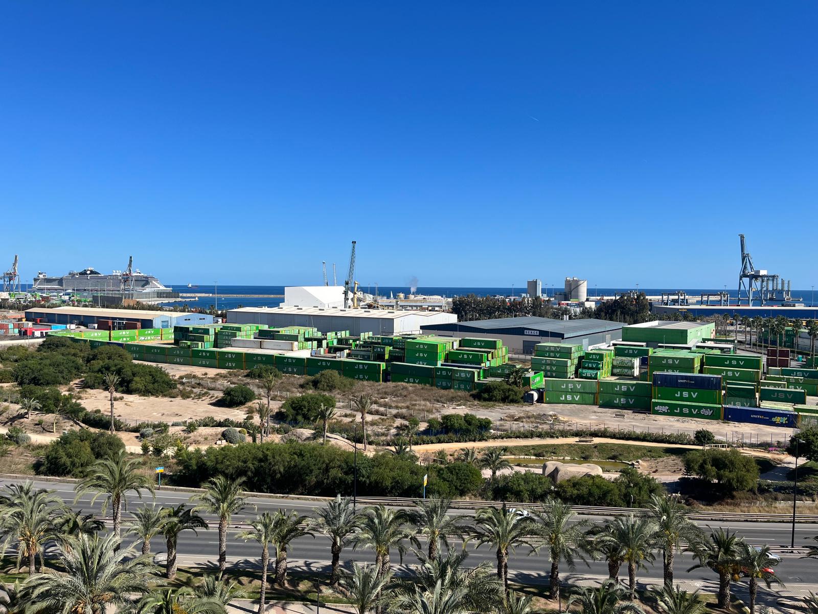 Vista de la zona industrial del Port d'Alacant