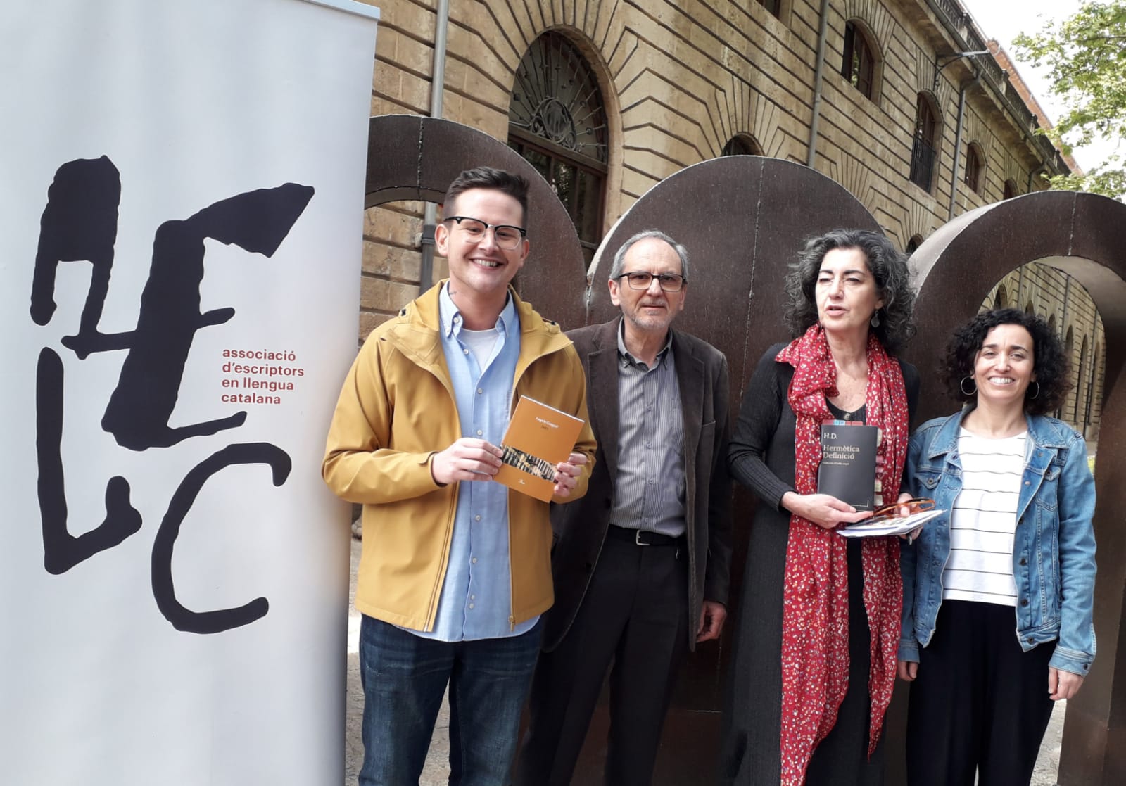 Sebastià Portell (president AELC), Pere Gomila (vicepresident de l’AELC), Odile Arqué (traductora i guanyadora del Premi Rafel Jaume) i Maria Muntaner (editora) | ACN