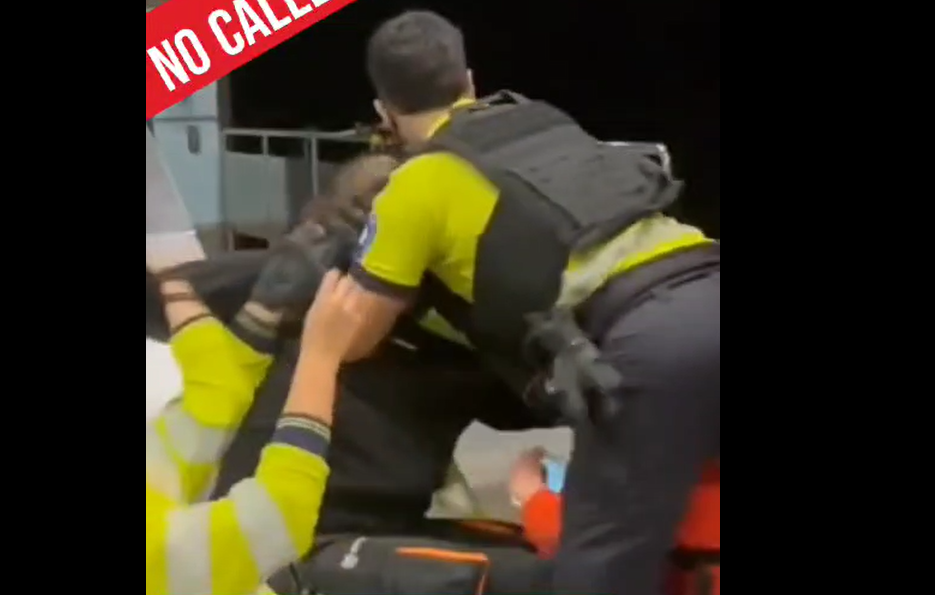 Fotograma del vídeo que denúnica l'agressió al metro de València