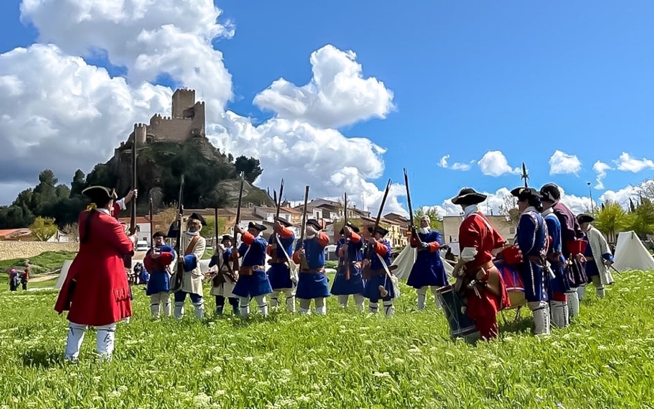 La recreació de la batalla que va determinar el futur dels valencians fa 318 anys