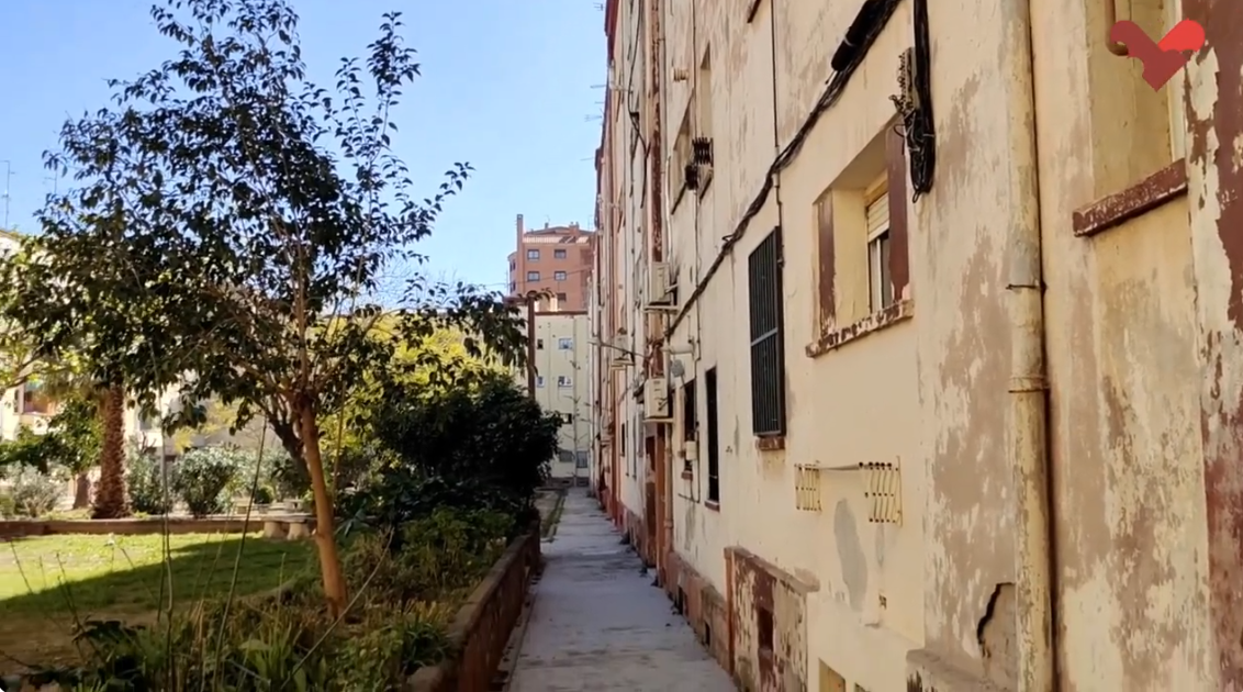 El grup d'habitatges Cernuda i Velasco, beneficiat pel Pla de Barris