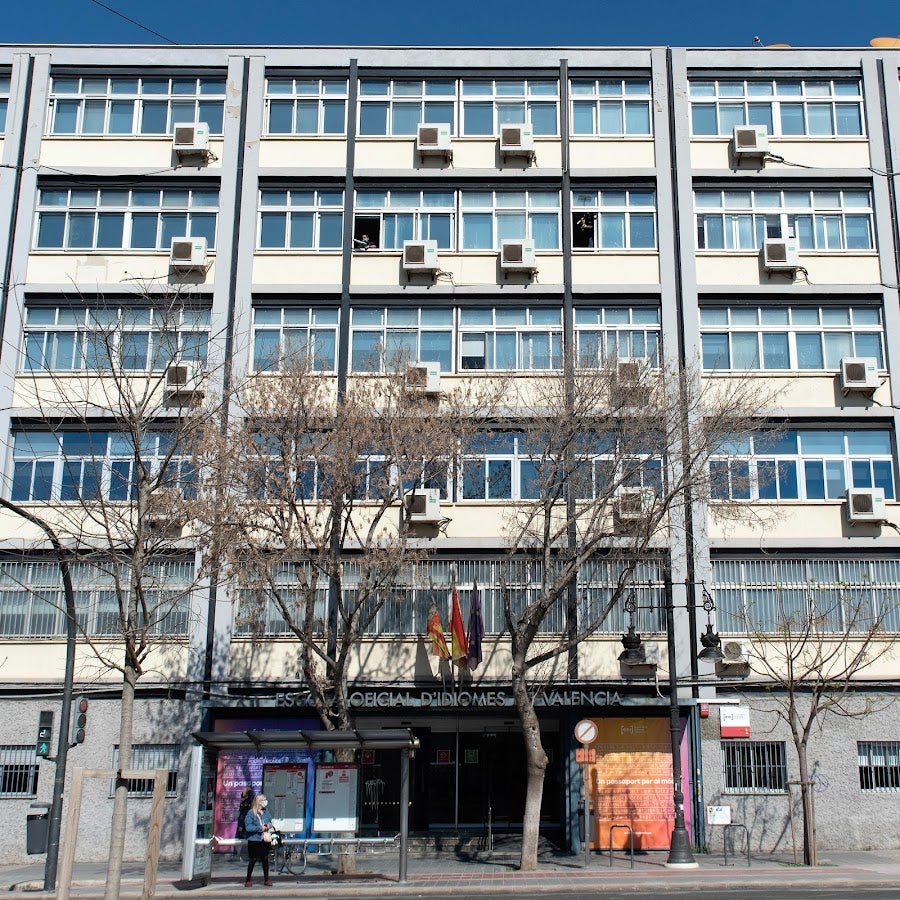 Façana del centre de l'Escola Oficial d'Idiomes a La Saïdia