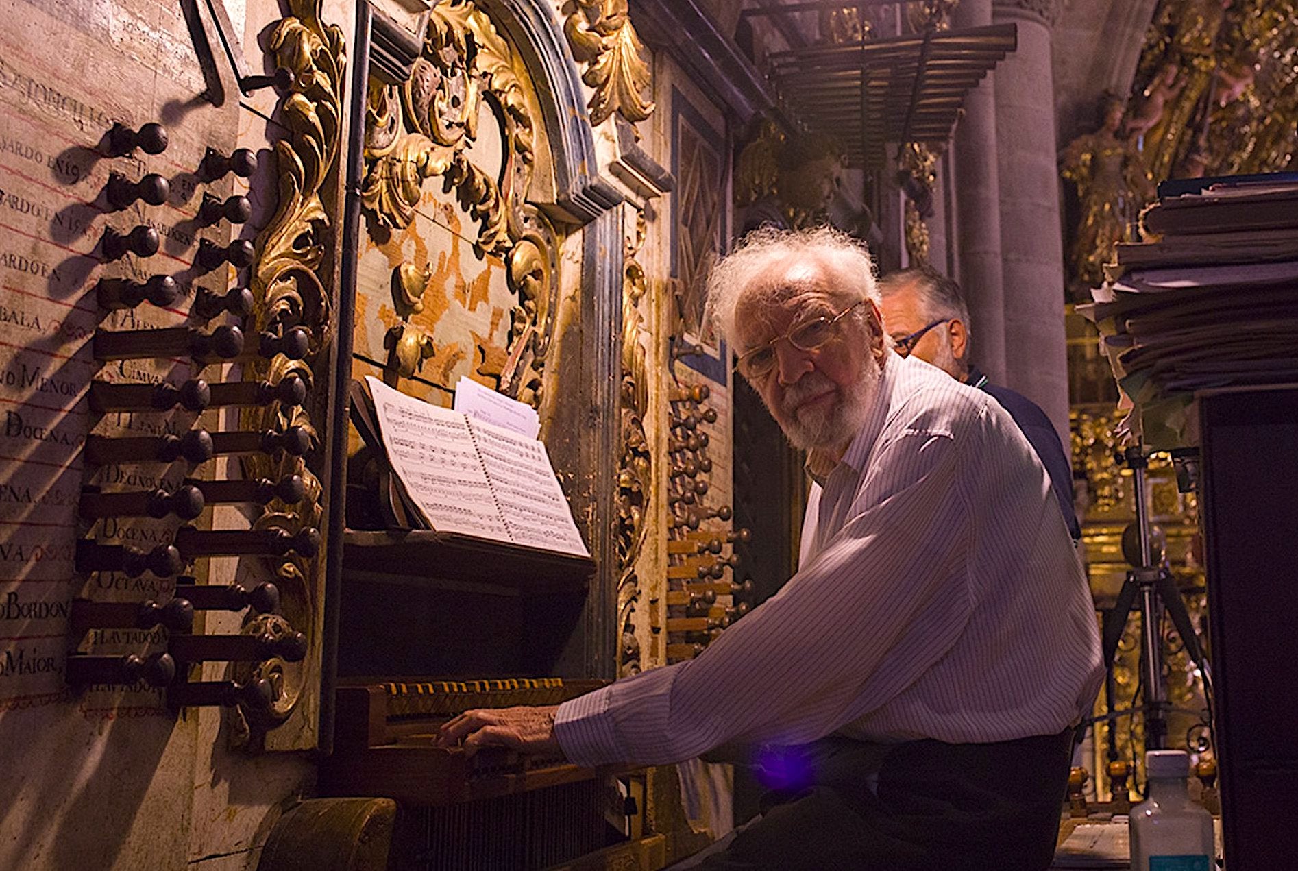  L'organista Ricardo Miravet tocant l'instrument de Turull de l'Arxiprestal de Morella

