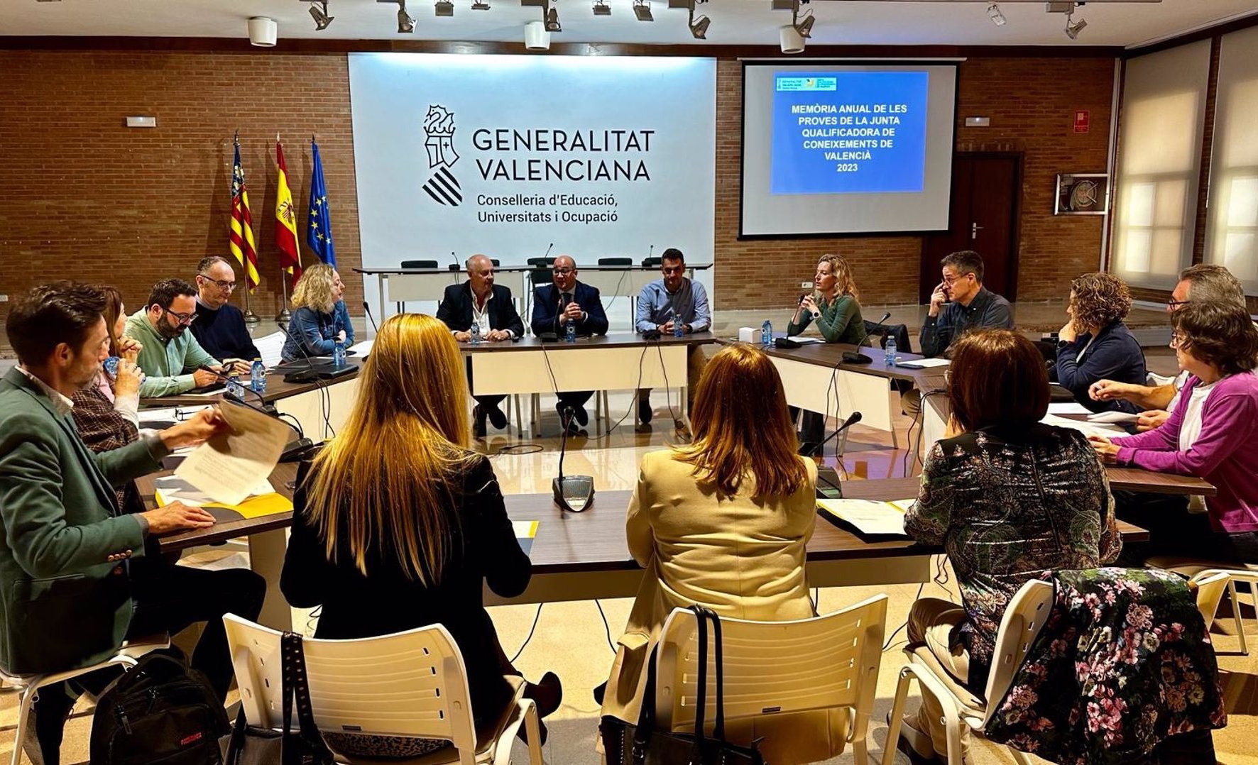 11/04/2024 El Pleno de la Junta Qualificadora de Coneixements de Valenci√† (JQCV) ha aprobado en sesi√≥n ordinaria la convocatoria de las pruebas de conocimientos de valenciano.
SOCIEDAD 
CONSELLERIA EDUCACI√ìN