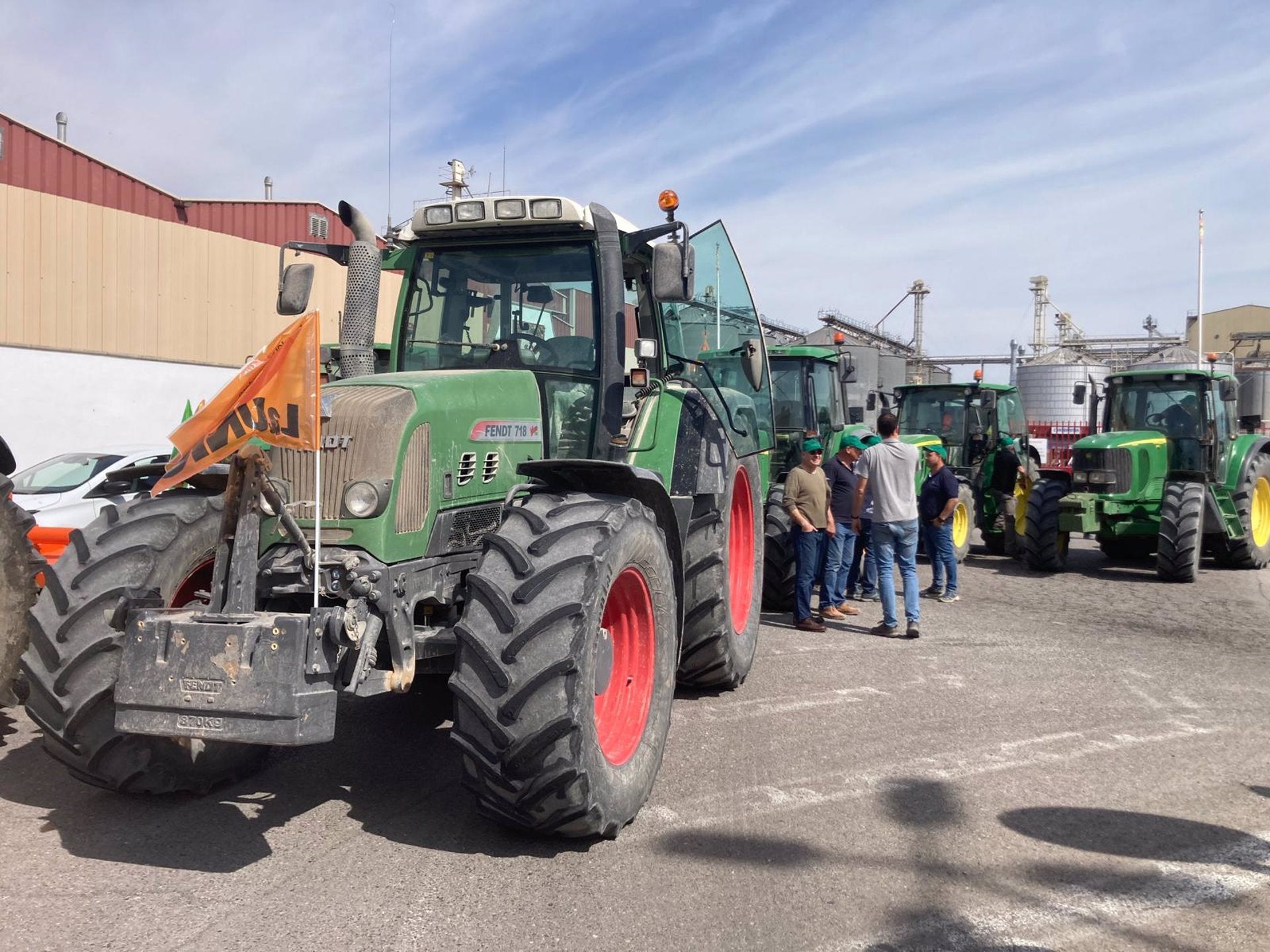 Agricultors protesten a Algemesí per la importació d'arròs asiàtic