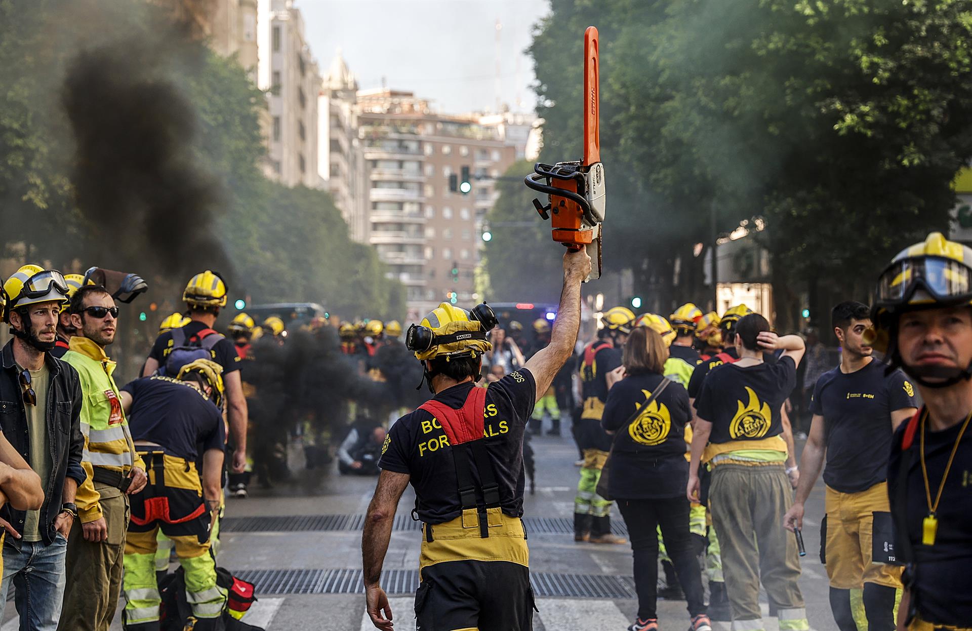 Els Bombers Forestals protesten a València contra les retallades | Rober Solsona | EP