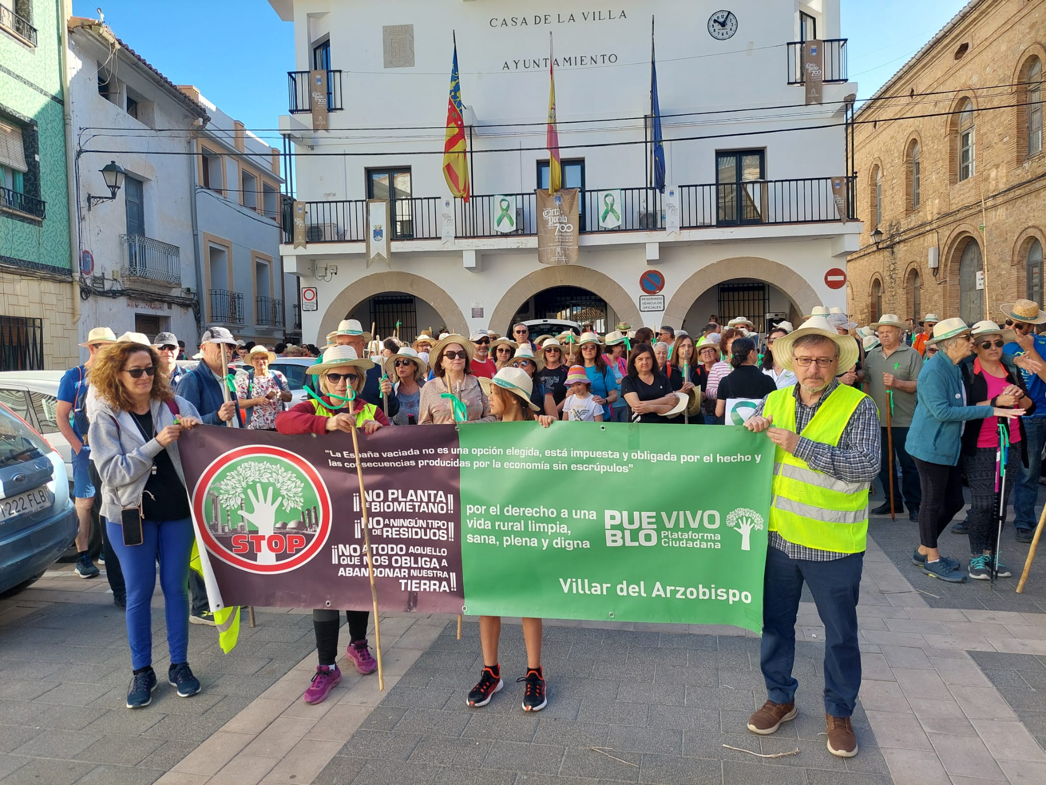 Protesta al Villar contra la planta de biogàs