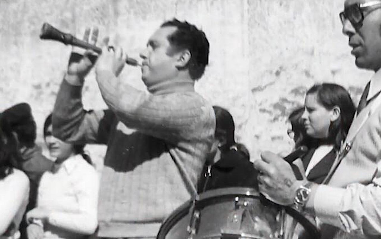 Jordi Angelats tocant la dolçaina