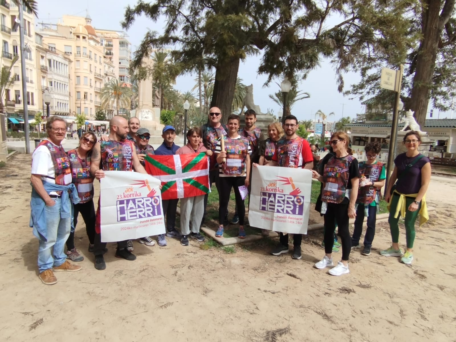 Protesta dels lumnes de basc a l'EOI d'Alacant ara fa unes setmanes