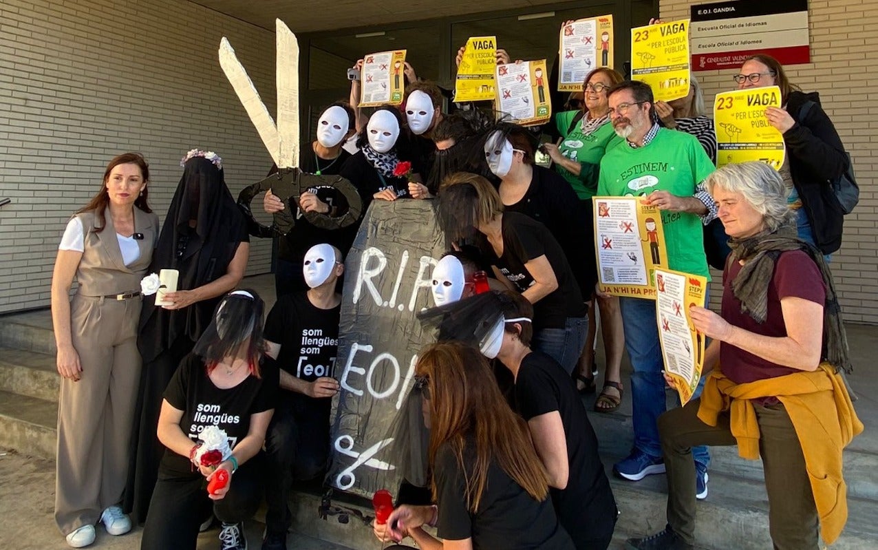 Protesta al centre de l'EOI de Gandia el maig passat