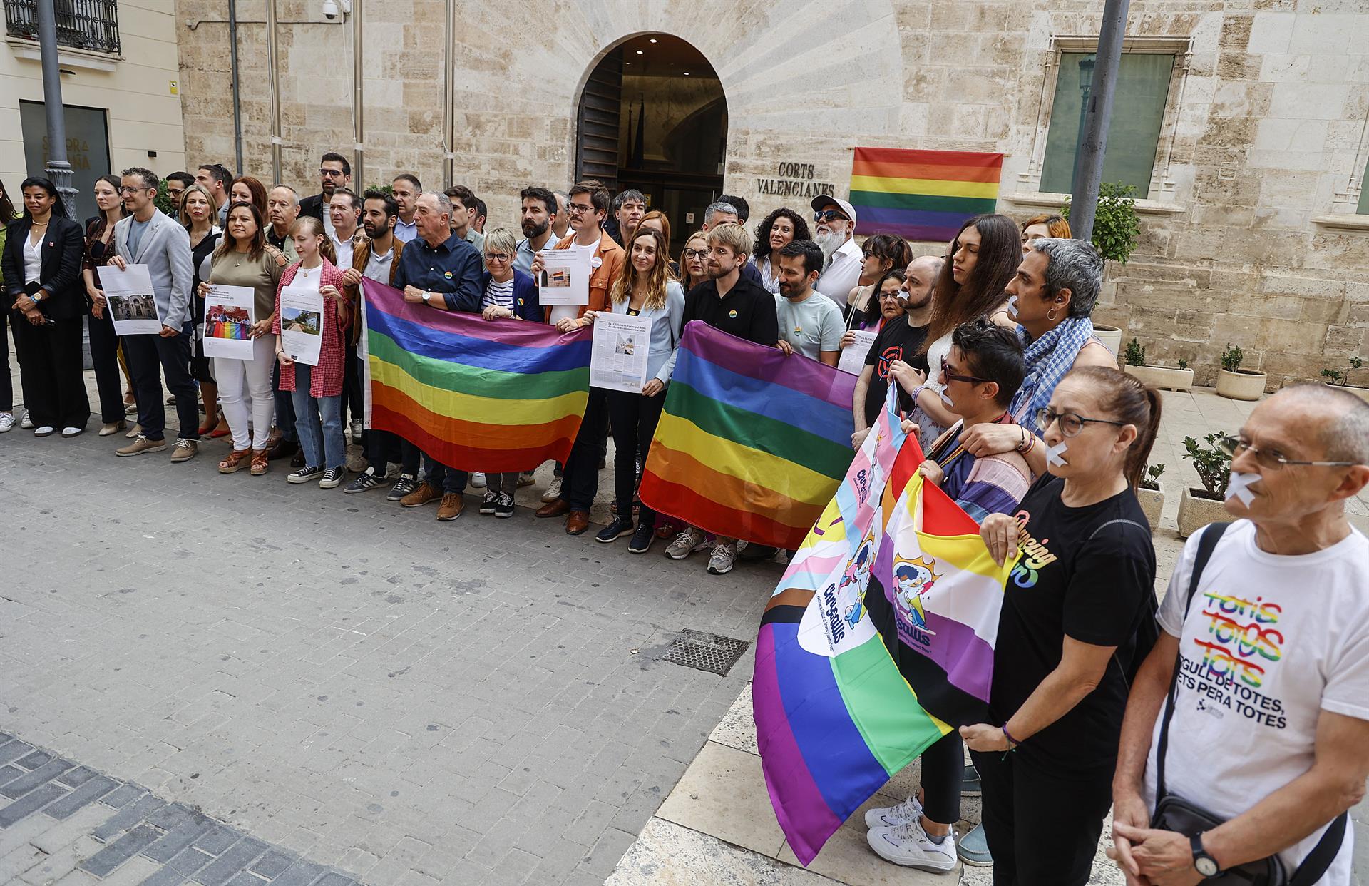 Manifestació davant Les Corts / Europa Press