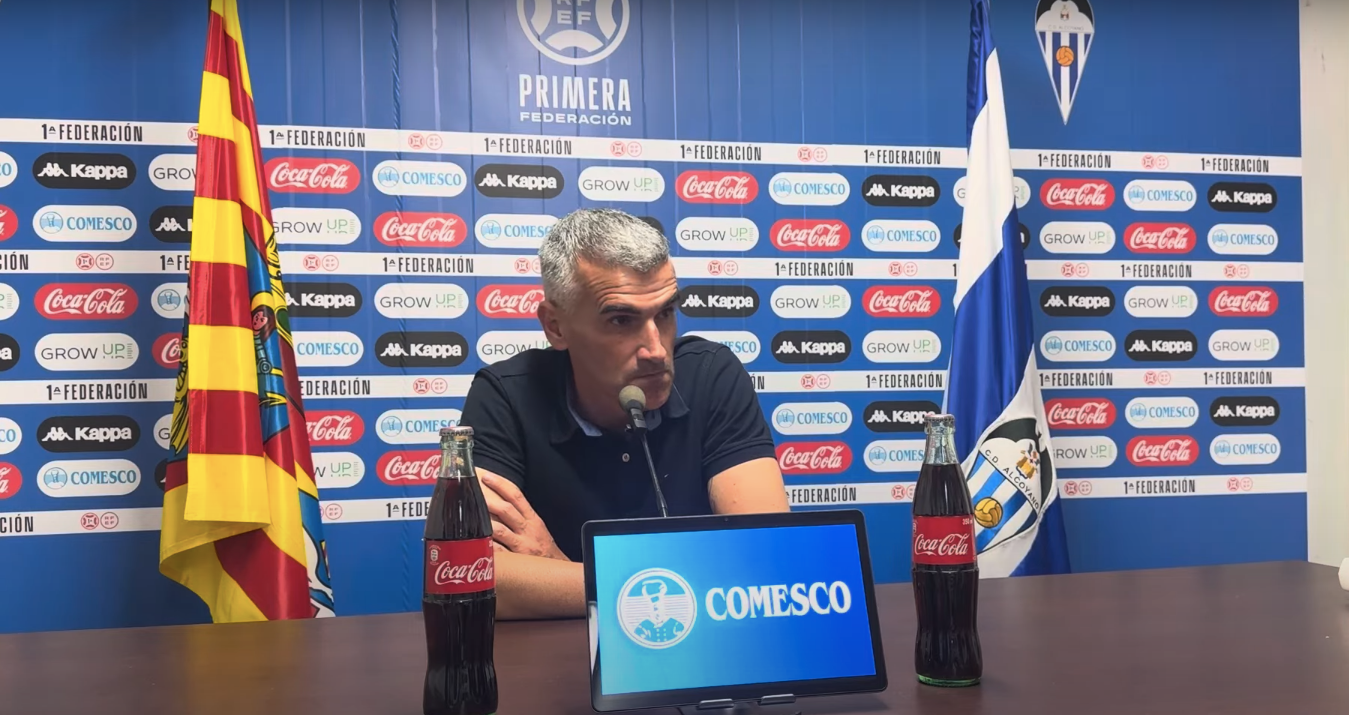 Vicente Parras, entrenador de l'Alcoià es va mostrar compromés amb el projecte | CEA