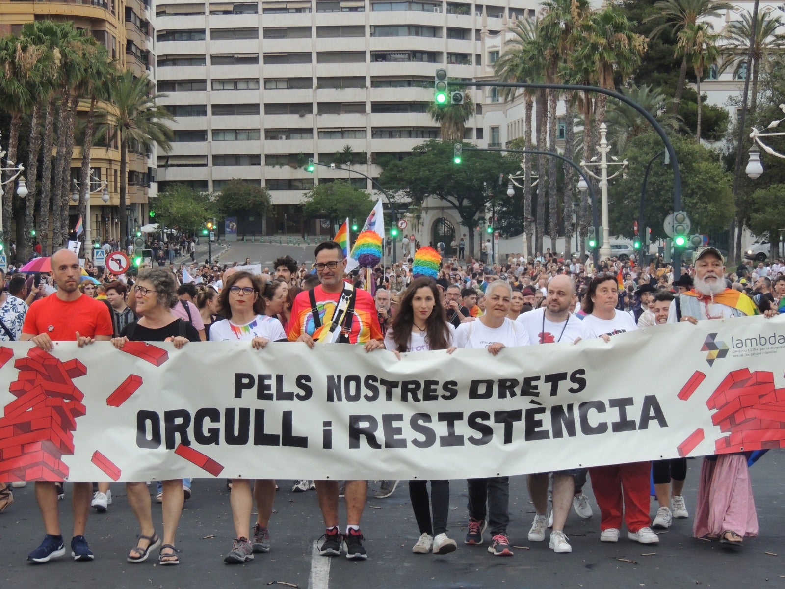 La capçalera d'una manifestació | Lambda