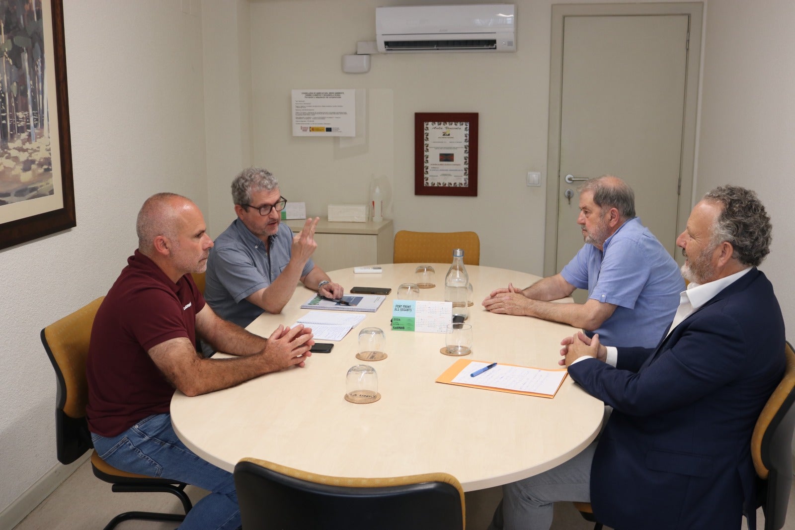 Els candidats de la coalició «País i Moviment Rural-República Valenciana-Via Mediterrània», Carles Fontestad i Enric Bataller, i el secretari general de La Unió Llauradora i Ramadera, Carles Peris, i el director tècnic de l'organització, Joanma Mesado