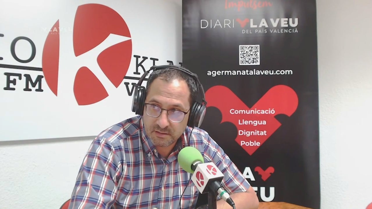 Víctor Maceda, periodista de El Temps visita els estudis de ràdio Klara en el pòdcast de Diari la Veu del País Valencià