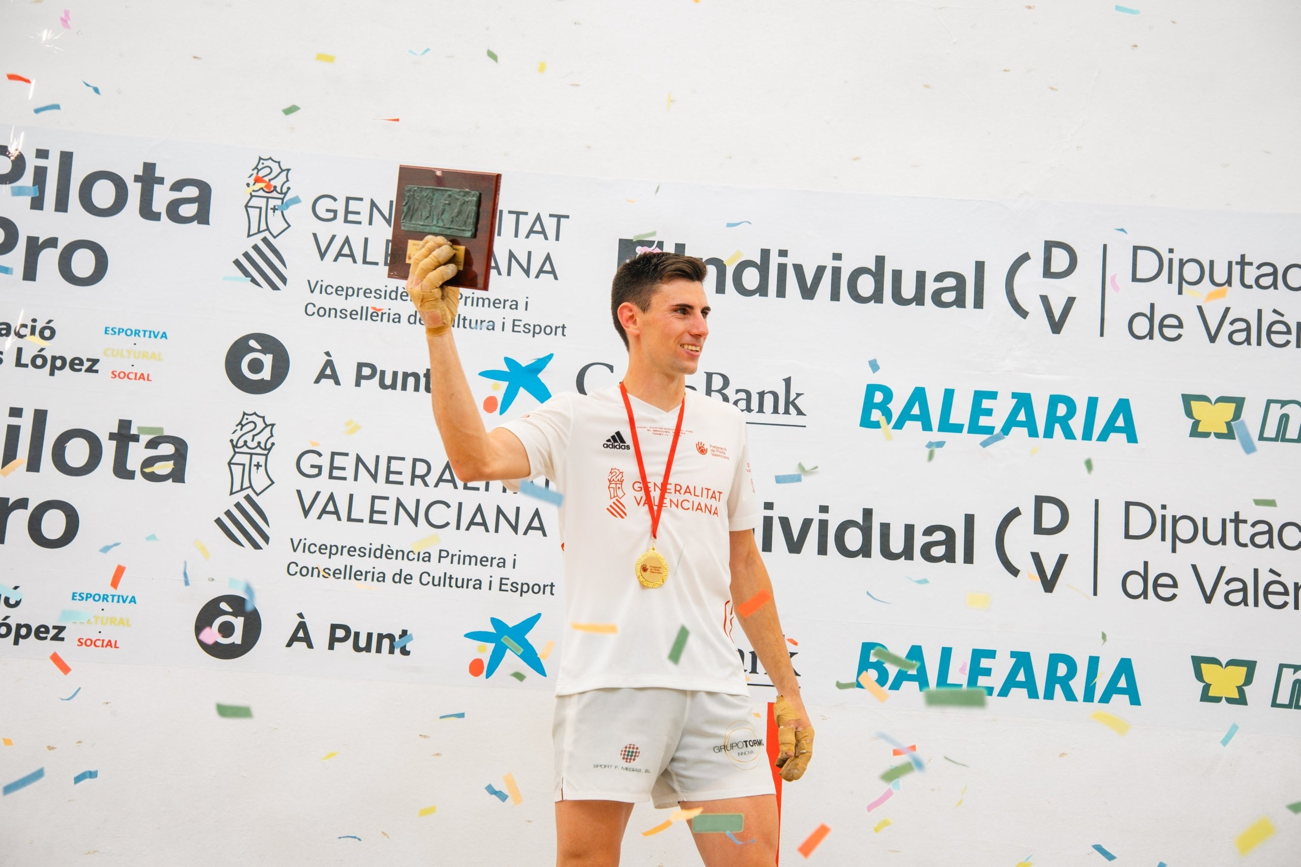 Tonet IV el cinqué de l'individual de raspall i està a 5 de Waldo | Fedpival