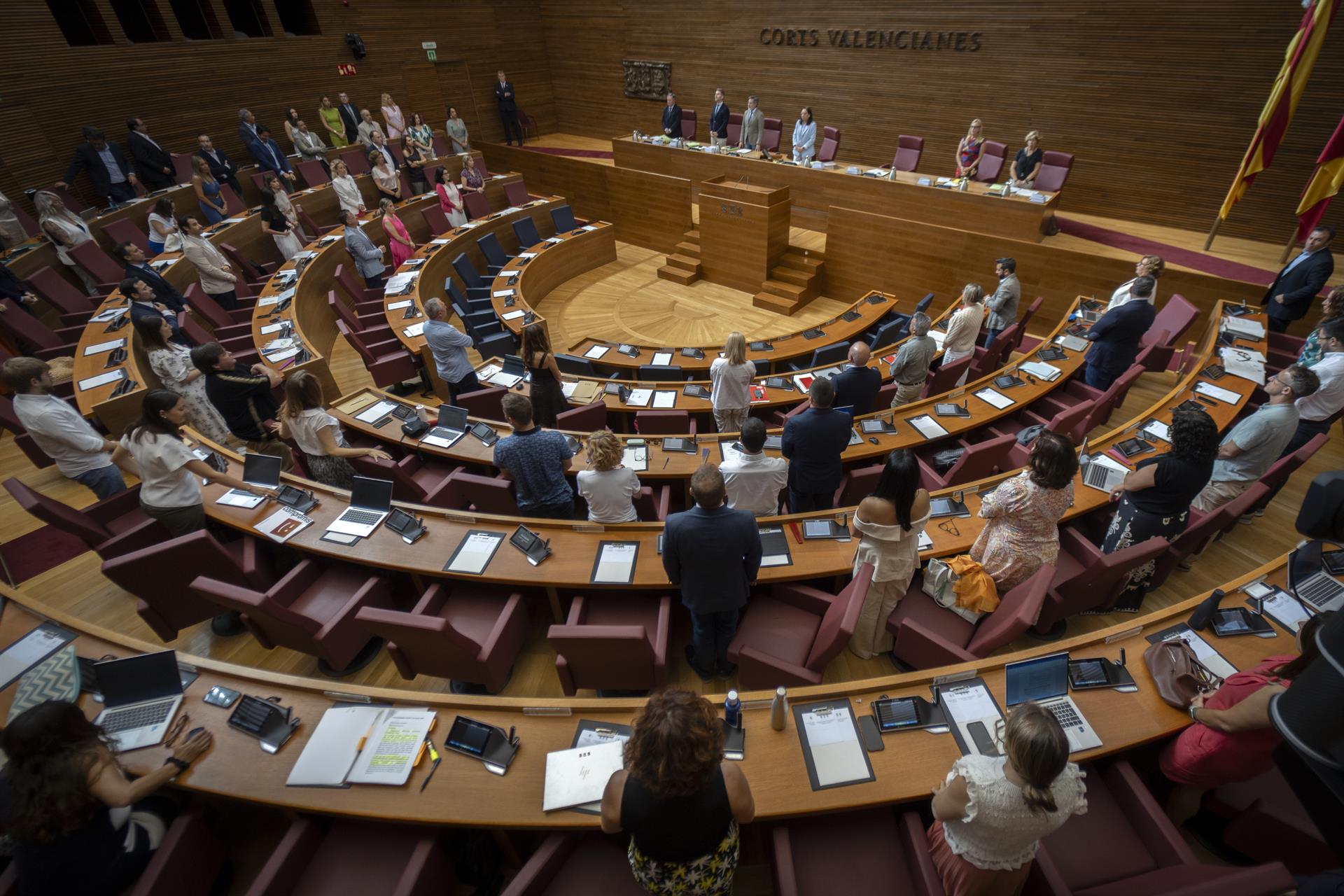 Minut de silenci a les Corts Valencianes dedicat a Marcela Miró / Europa Press