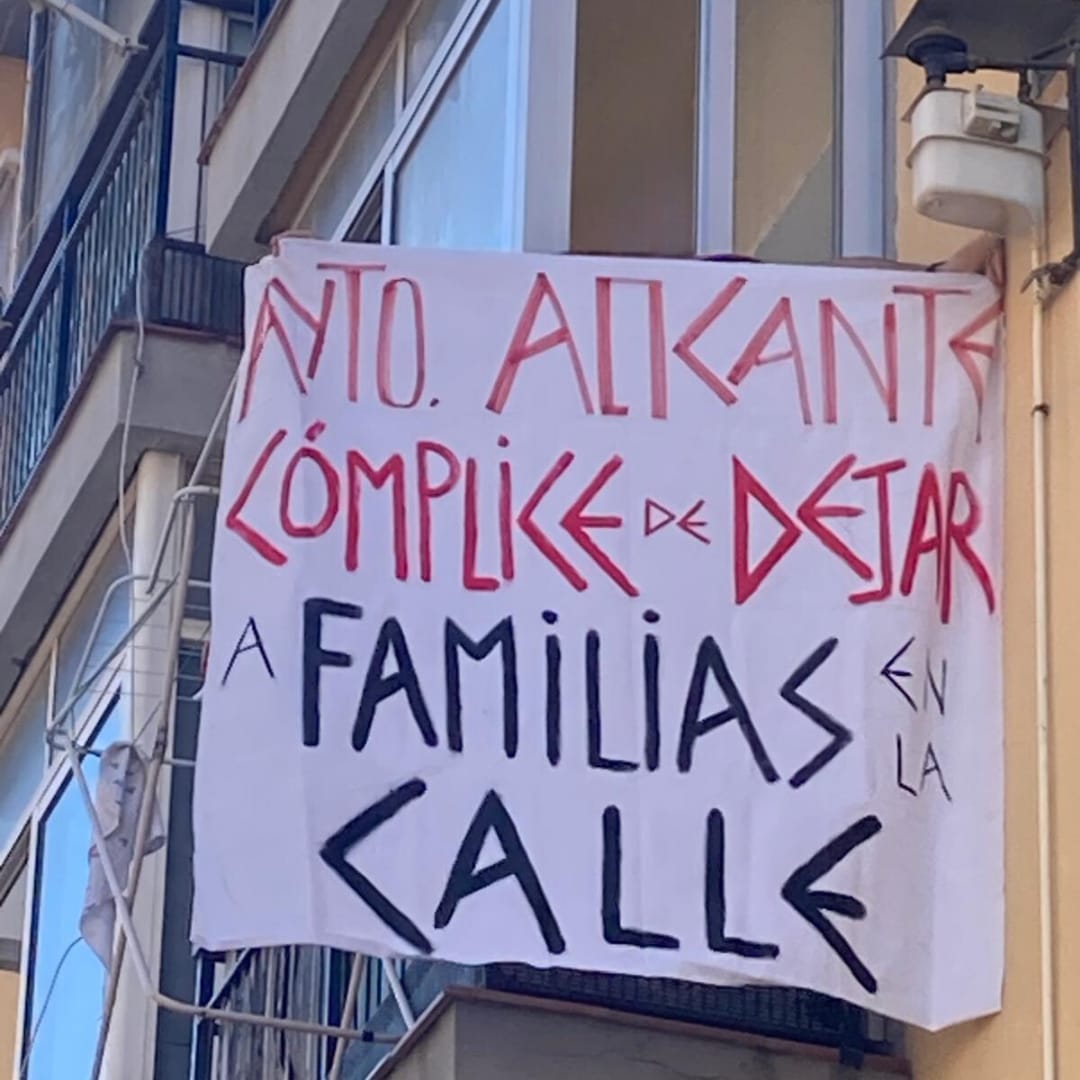 Pancarta contra l'Ajuntament d'Alacant per la manca d'ajuts a les persones desnonades / Sindicat de Barri de Carolines