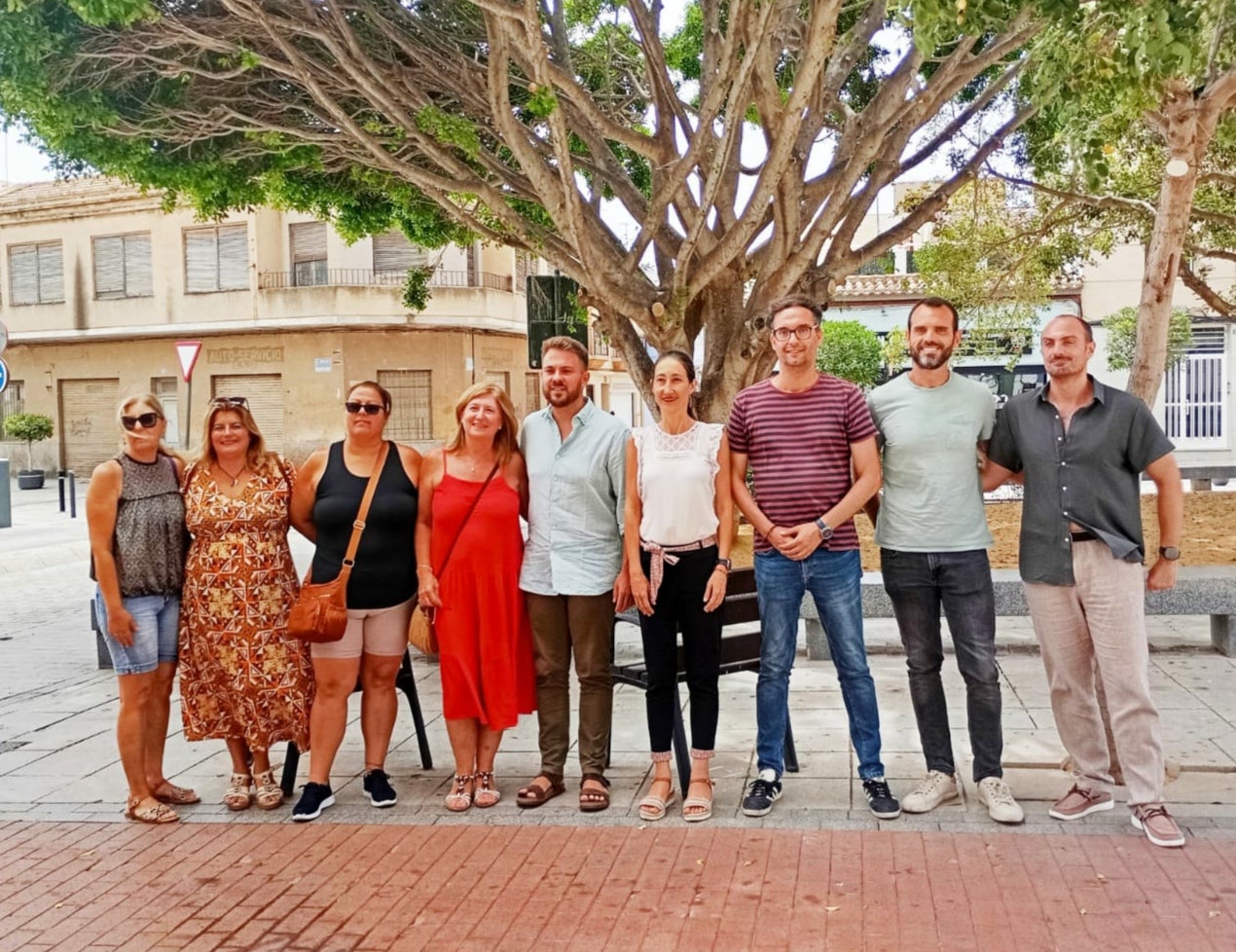 El diputat Alberto Ibáñez i representants de Compromís a Sant Vicent del Raspeig (l'Alacantí)