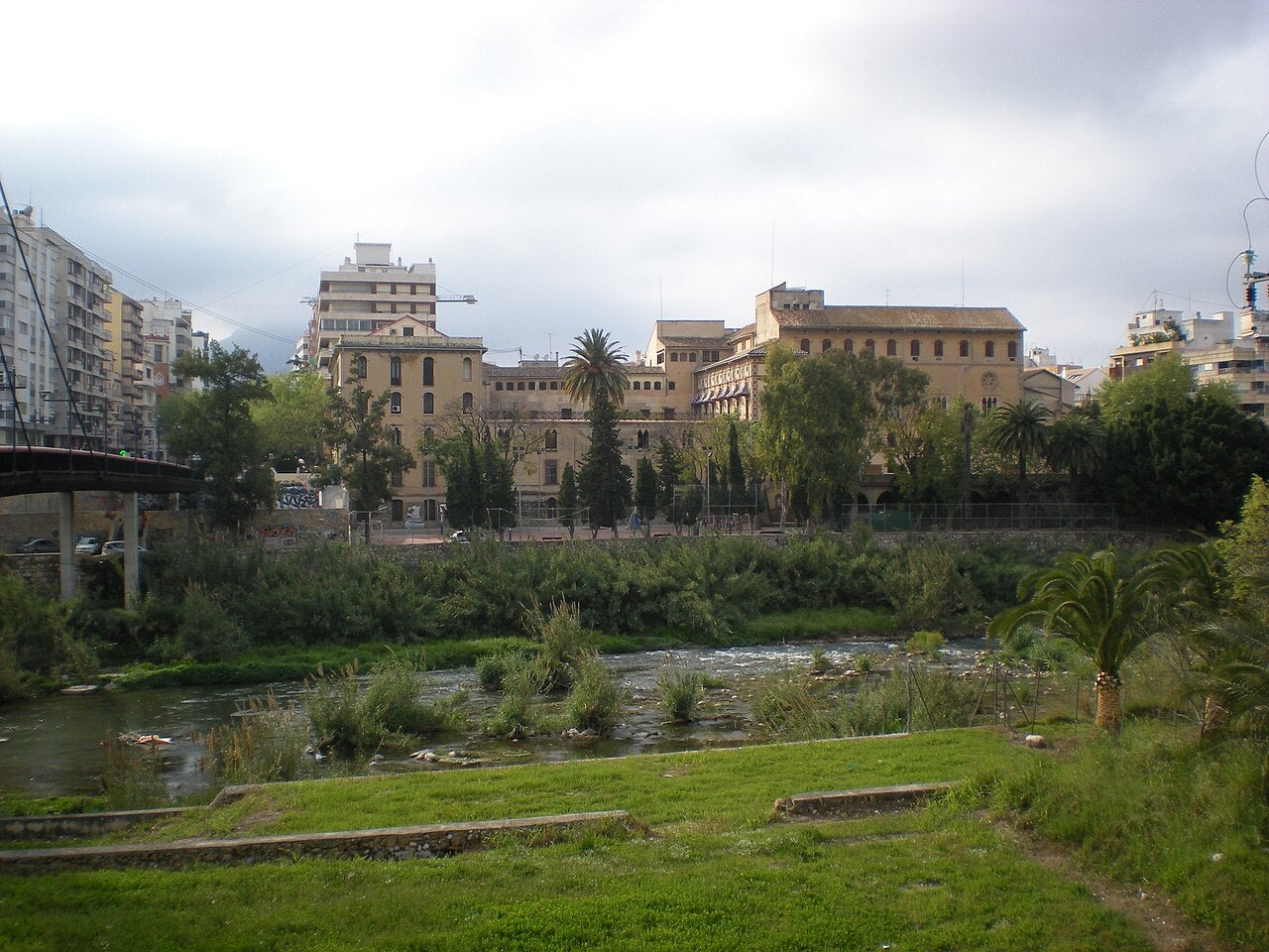 Vista del Palau Ducal de Gandia (la Safor) des del riu Serpis