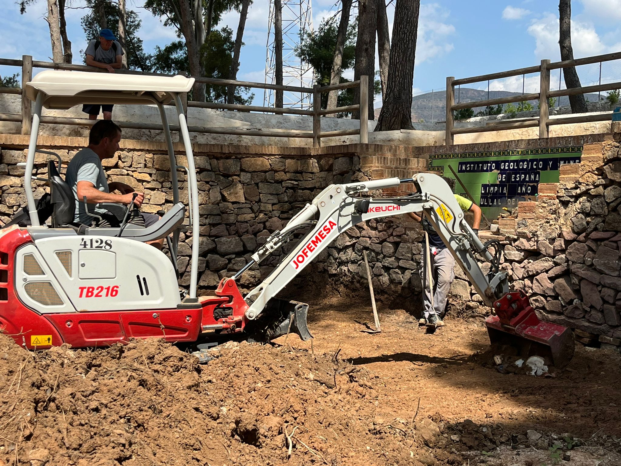 Tasques de neteja a La Font de Quart a la Vall de Segó (Camp del Morvedre) 