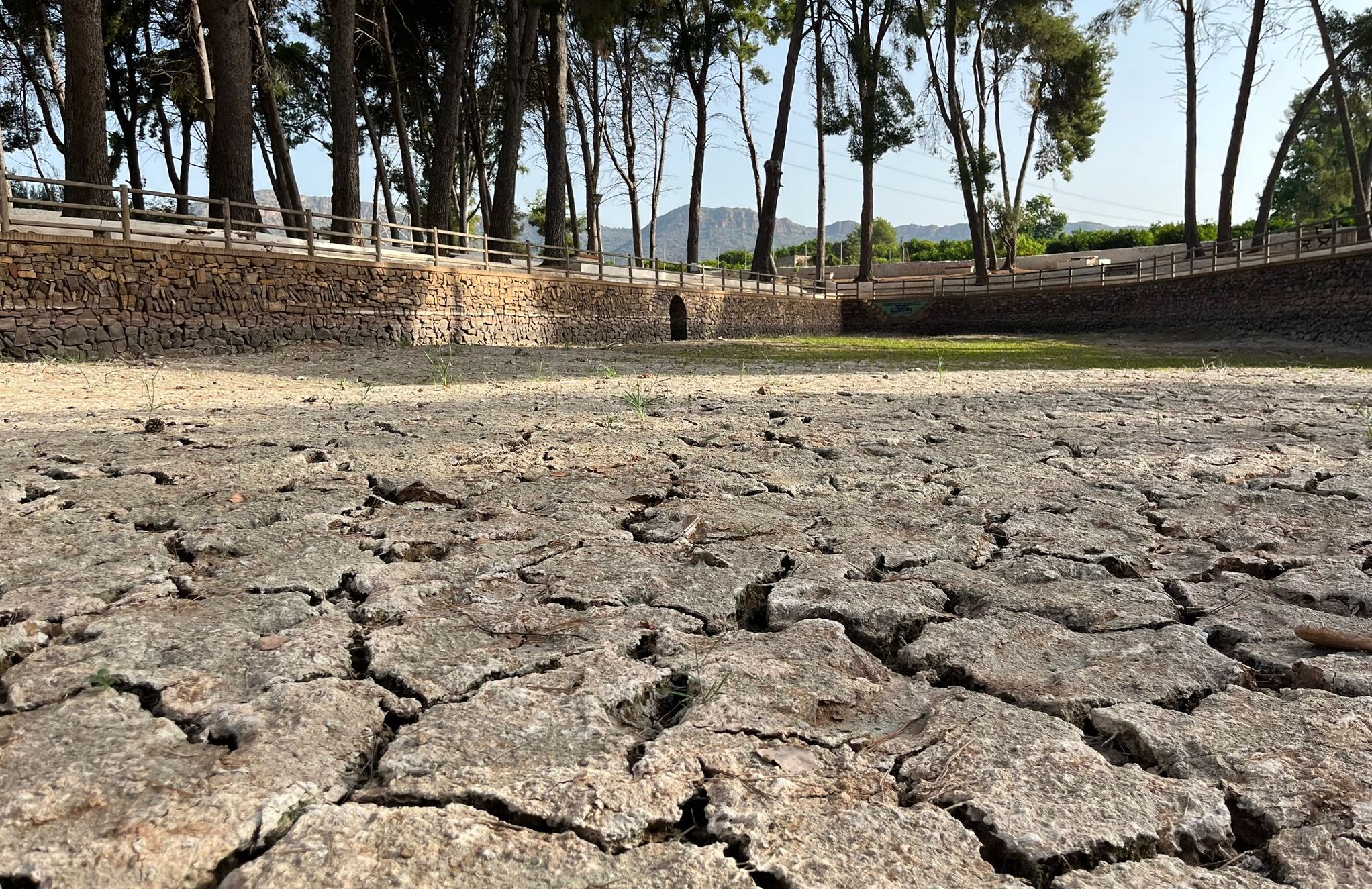 La Font de Quart (el Camp de Morvedre) totalment seca, l'estiu del 2024