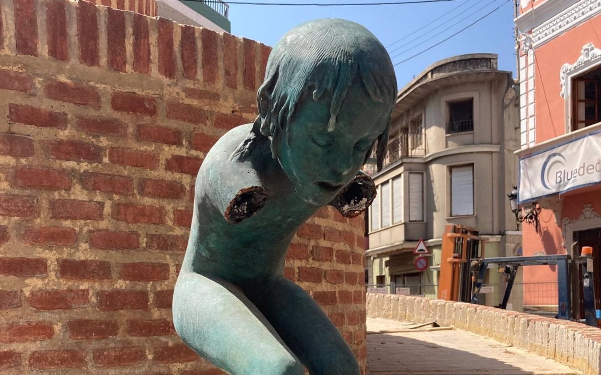 Una de les figures mutilades de la font monumental de Manuel Boix a Albalat de la Ribera | EP