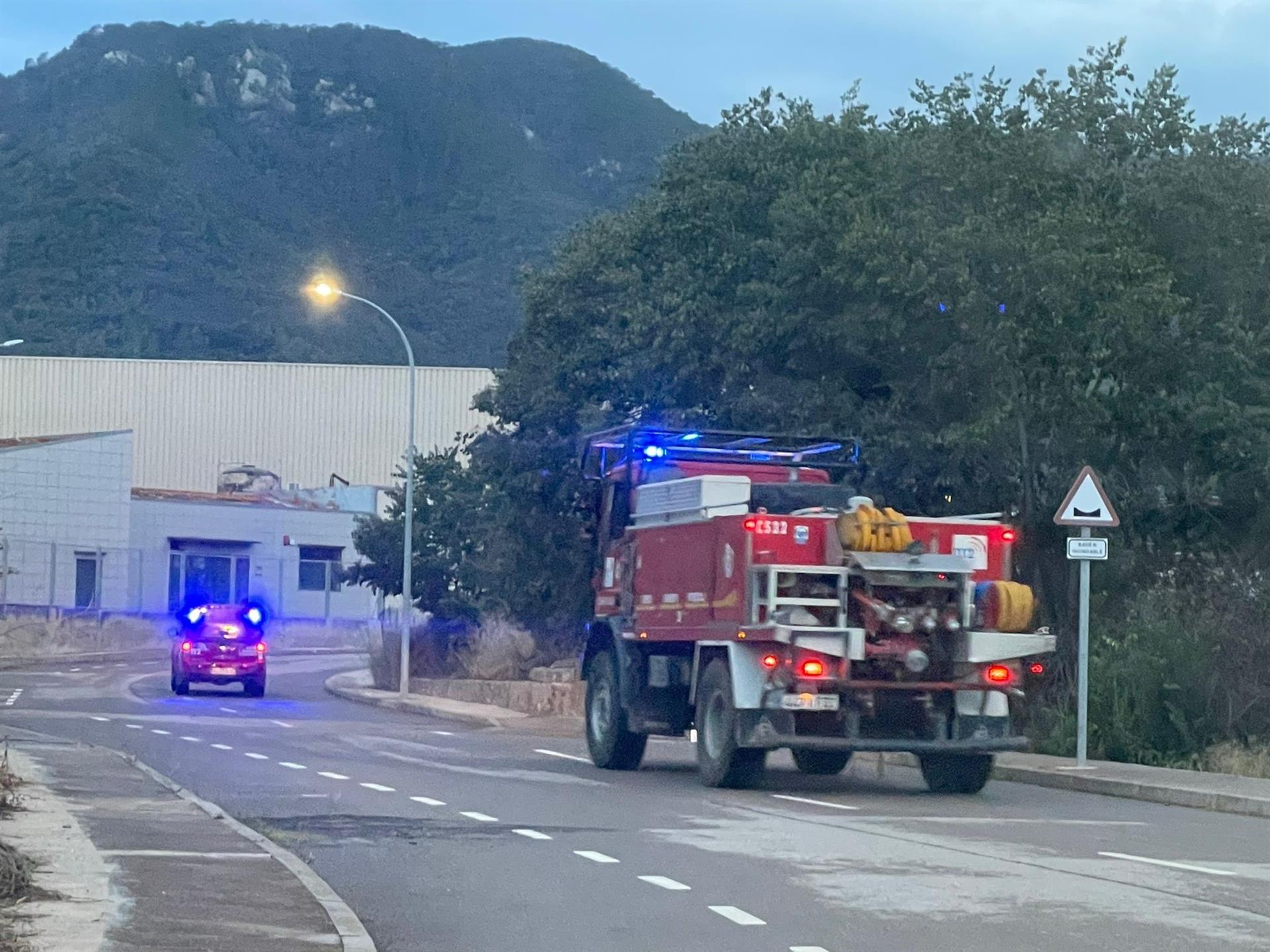 Bombers dirigint-se a l'incendi d'Artana | EP