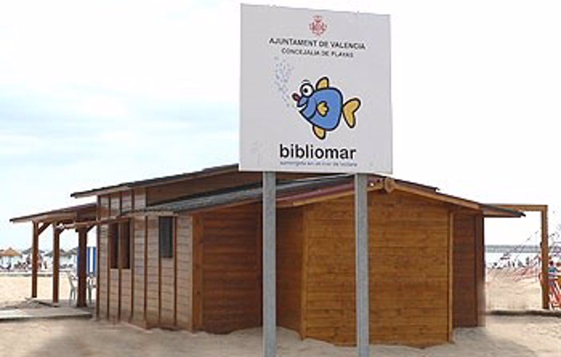Bibliomar a la platja del Cabanyal de València / Europa Press