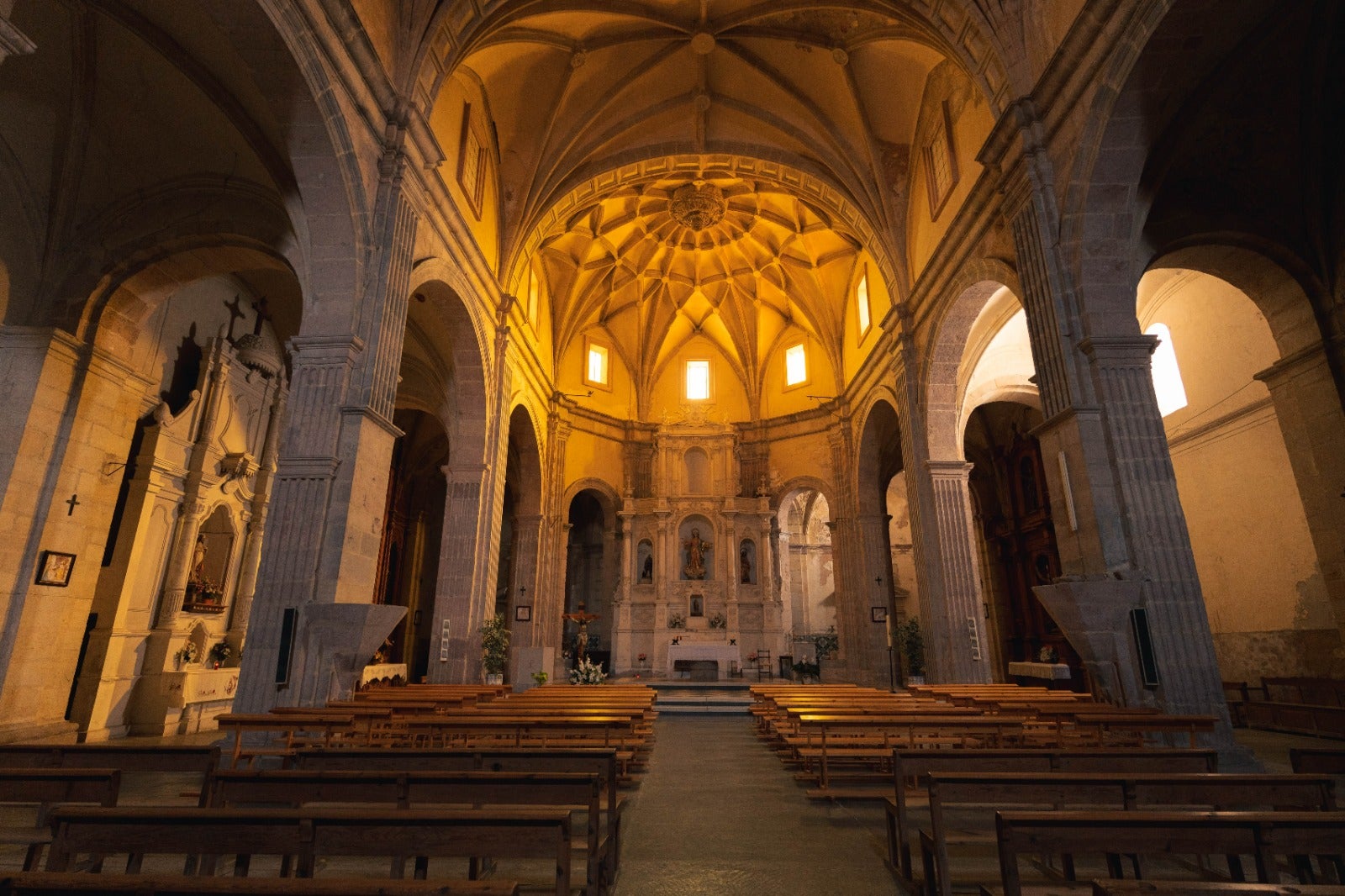 Interior de l'església de Vistabella del Maestrat