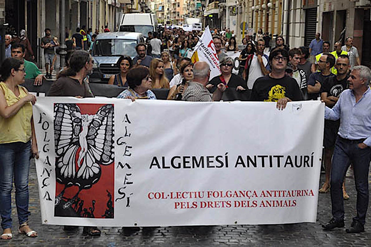 Manifestació antitaurina a Algemesí