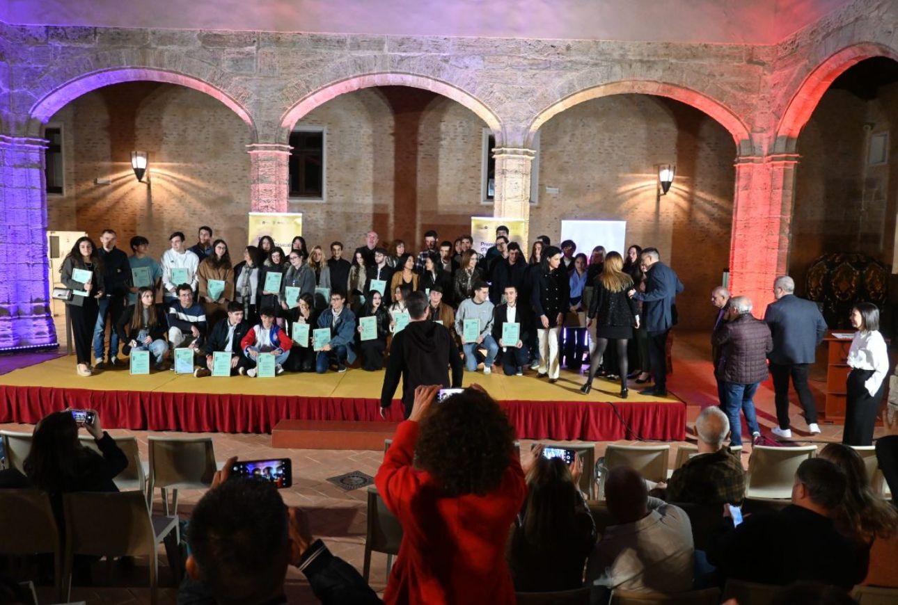 L’IES Jaume I d’Ontinyent i l’IES Juan de Garay de València guanyen els VI Premis d’Investigació Jove / Federació d'Instituts d'Estudis del País Valencià