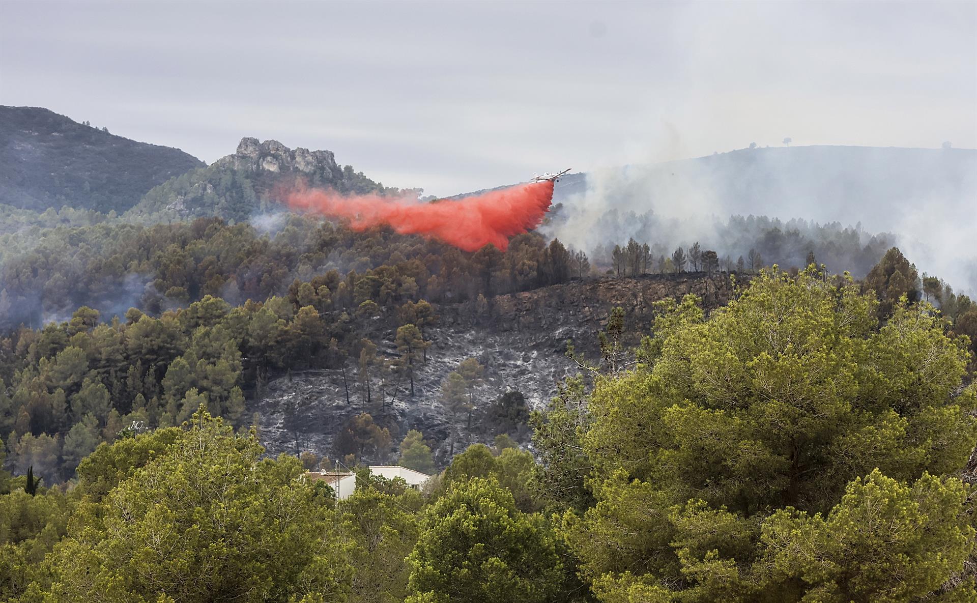 Incendi forestal a Simat de la Valldigna / Rober Solsona / EP