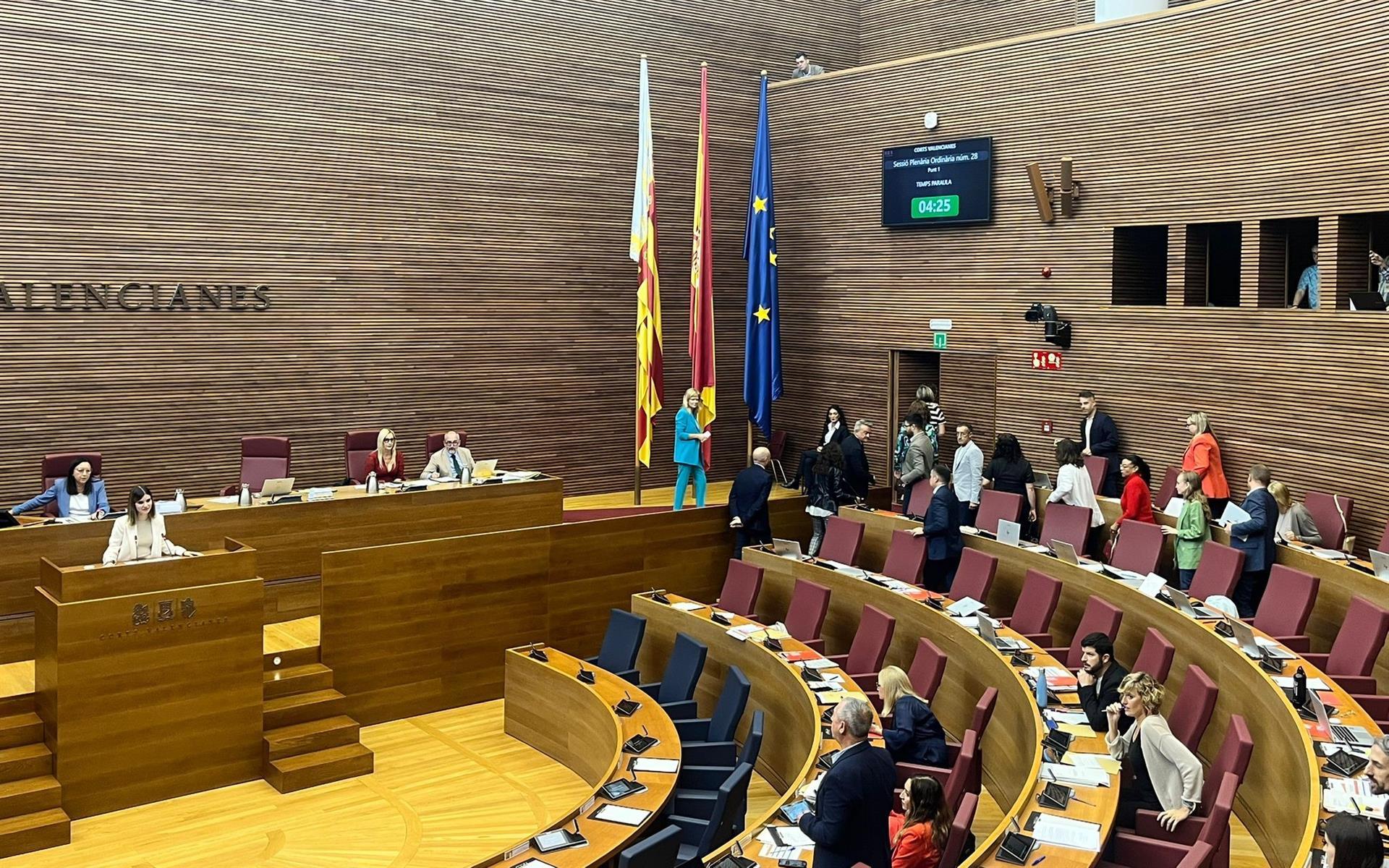 Diputats del PSPV abandonen el ple de Les Corts