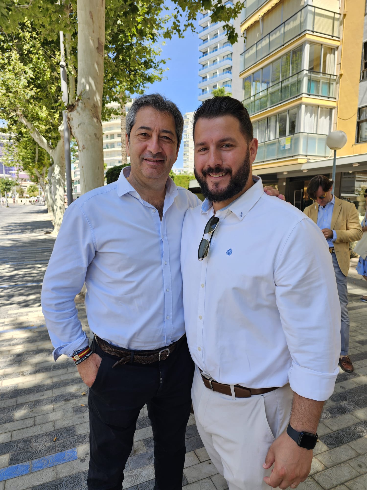 El portaveu de Vox a la Vila Joisa, David Moreno, amb l'exvicepresident Vicente Barrera / Vox Villajoyosa