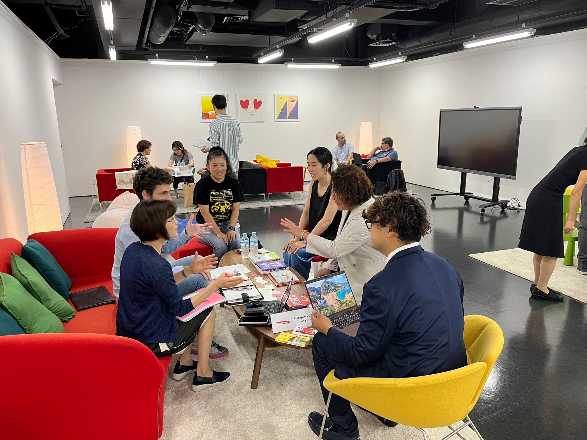 Reunió entre editors valencians i japonesos a Tòquio