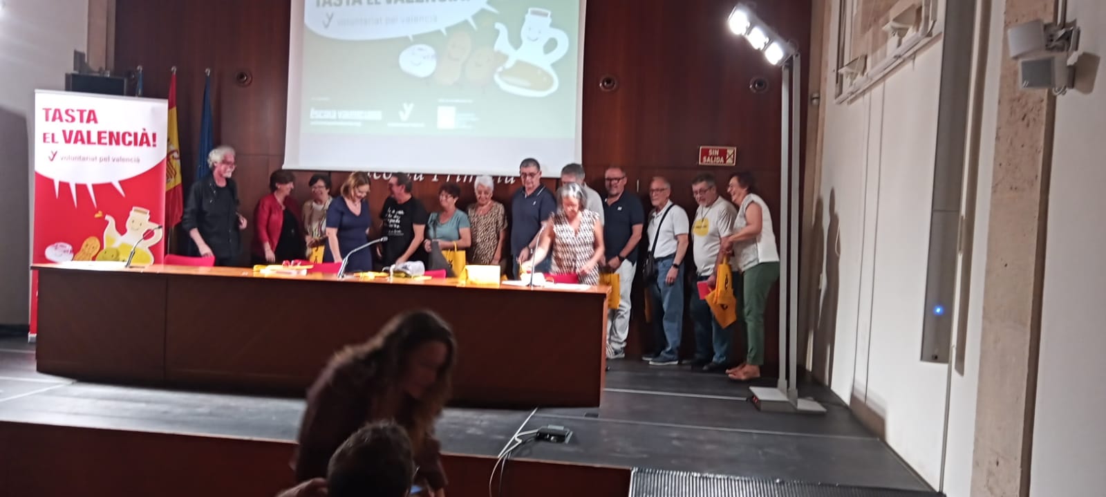 Foto de família de tots els voluntaris i col·laboradors de Tasta el Valencià