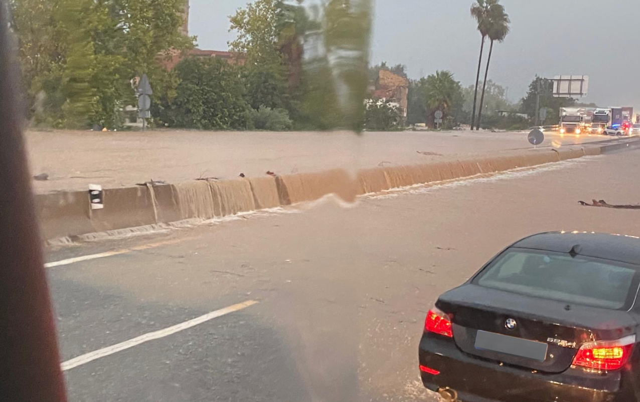 Inundació a l'A7 entre l'Alcúdia i Massalavés (la Ribera Alta) | VOST Comunitat Valenciana