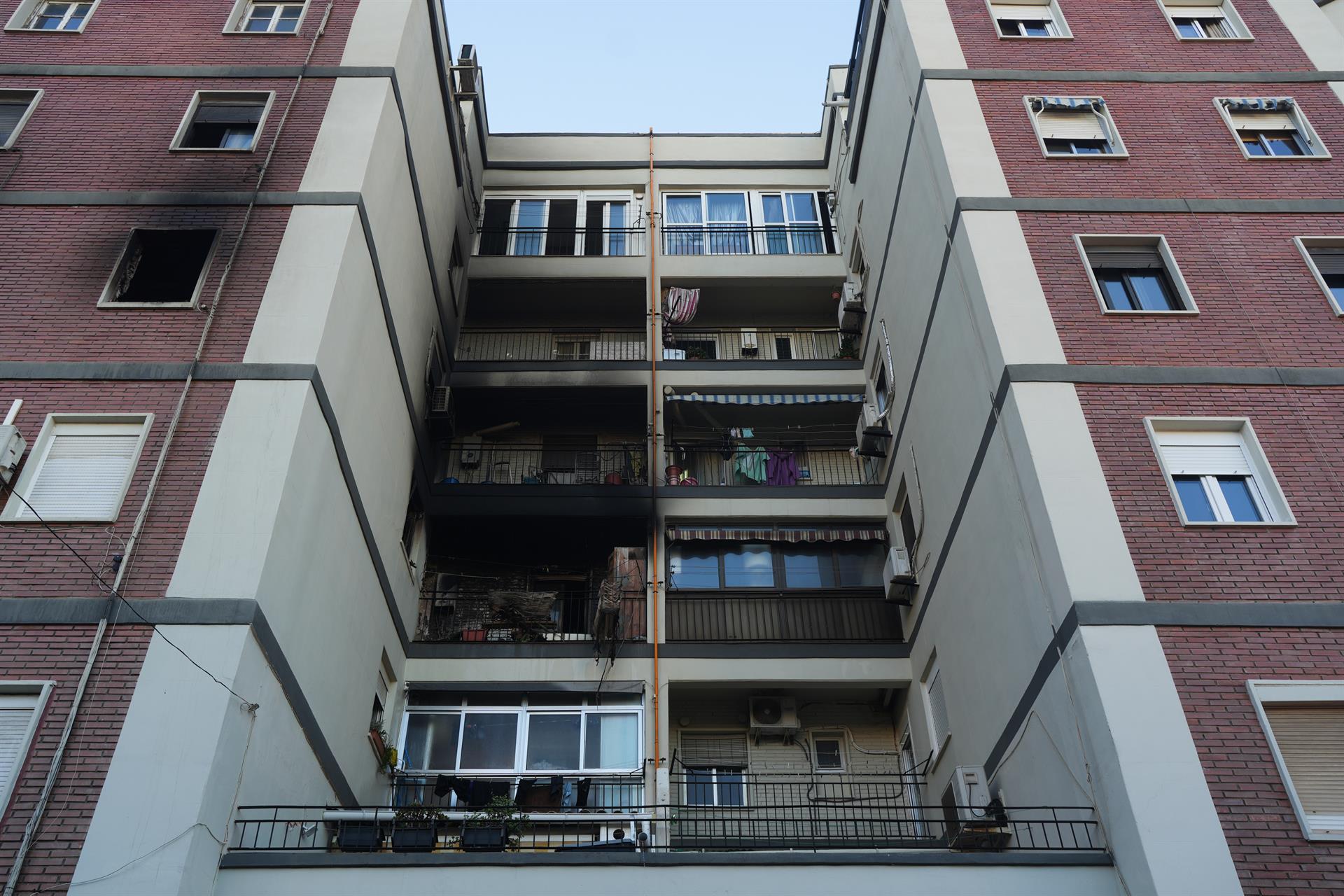 Edifici incendiat a l'avinguda de França de València | Jorge Gil | EP