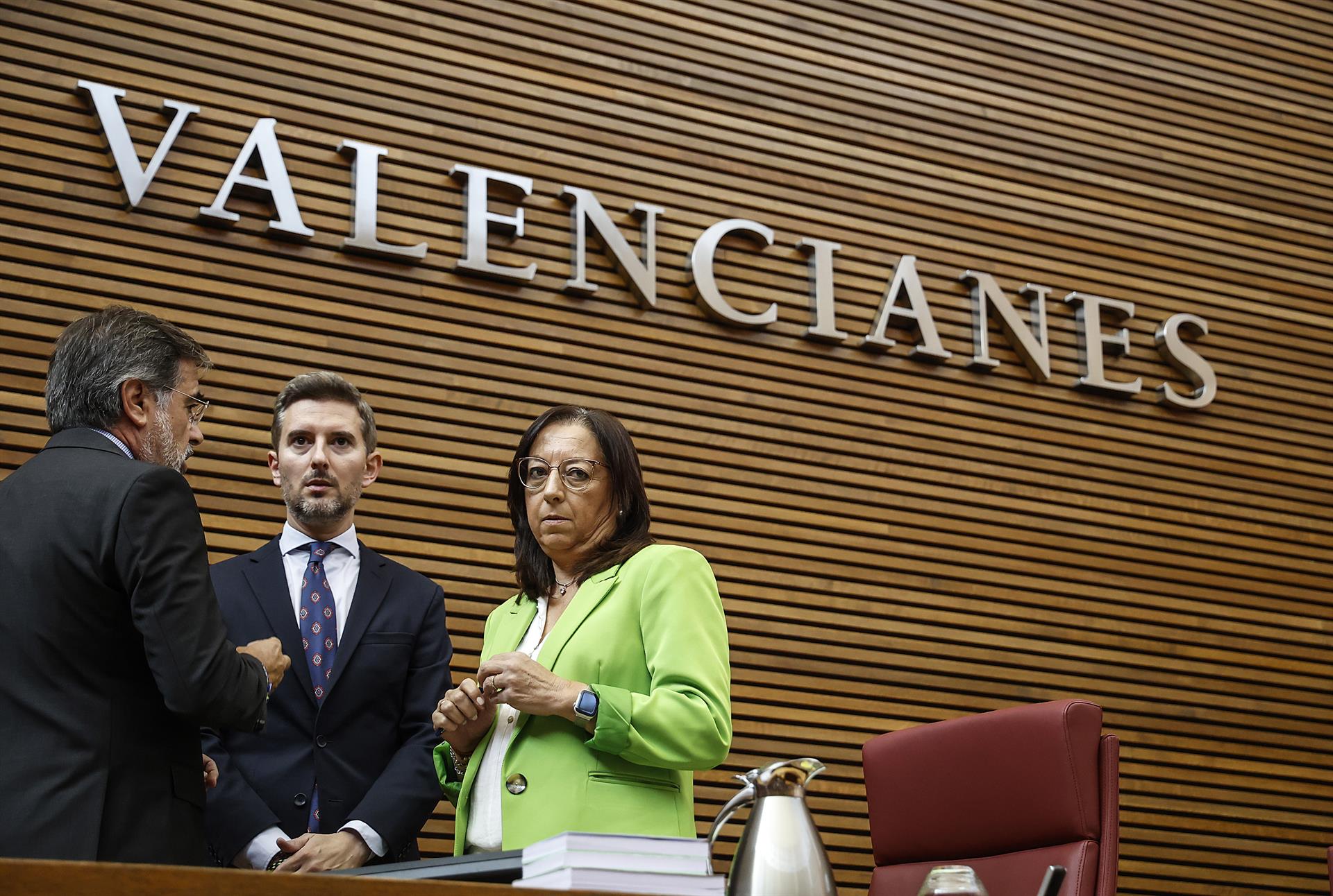 Membres de la Mesa de Les Corts amb la presidenta, Llanos Massó | Rober Solsona | EP