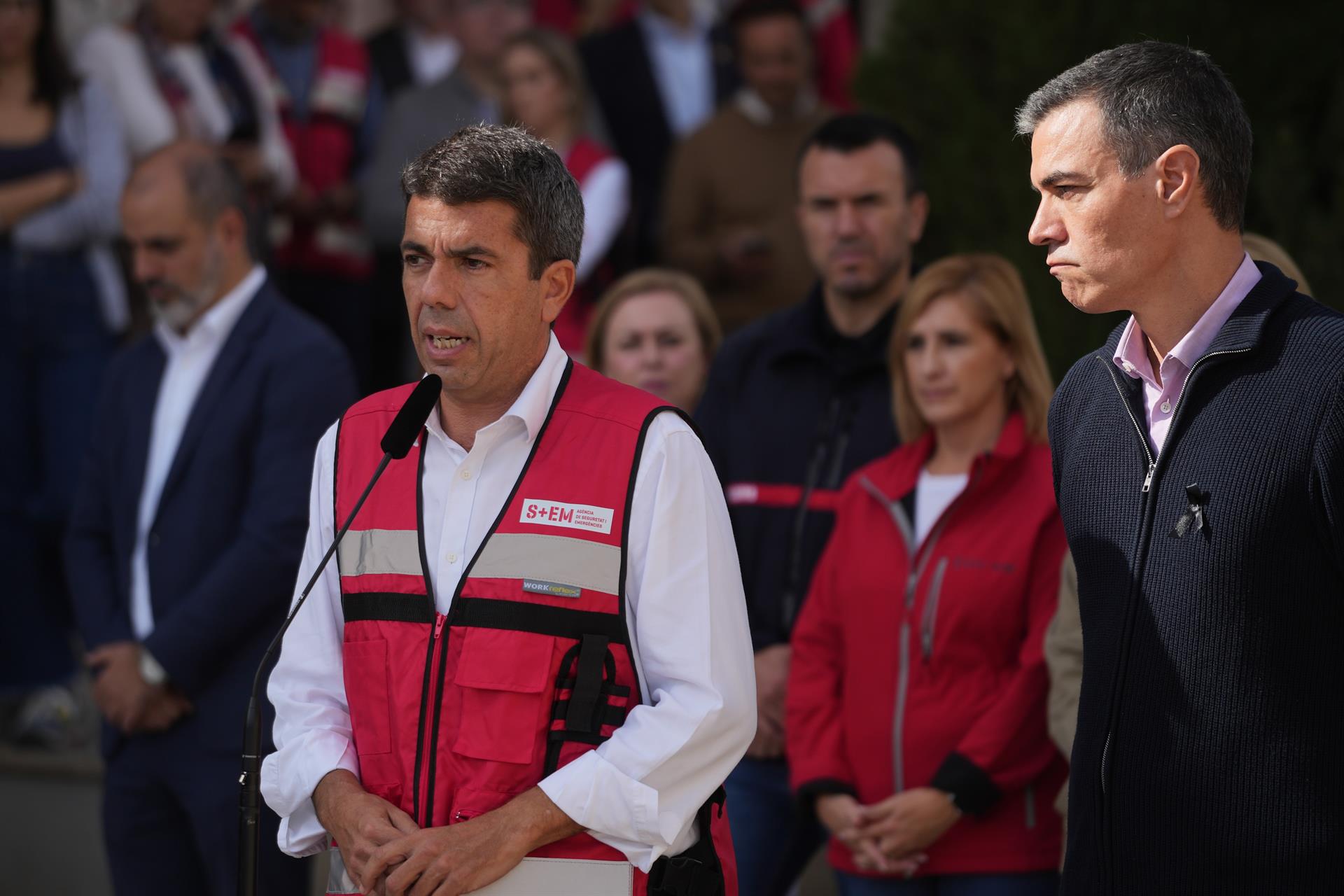 El president valencià, Carlos Mazón, comparteix amb el president espanyol Pedro Sánchez / Europa Press