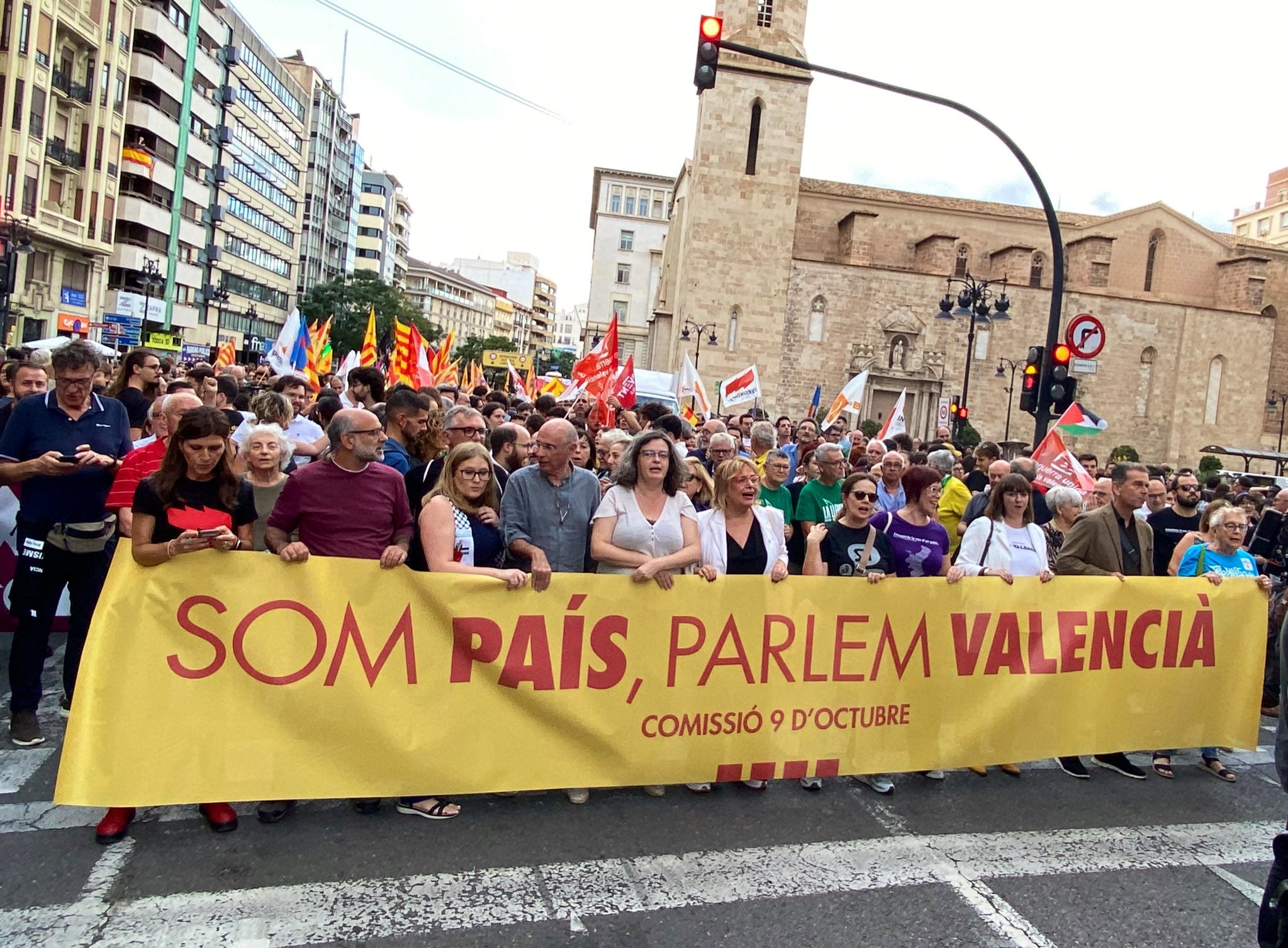 Pancarta de la Comissió Cívica del 9 d'Octubre de 2024 / Acció Cultural